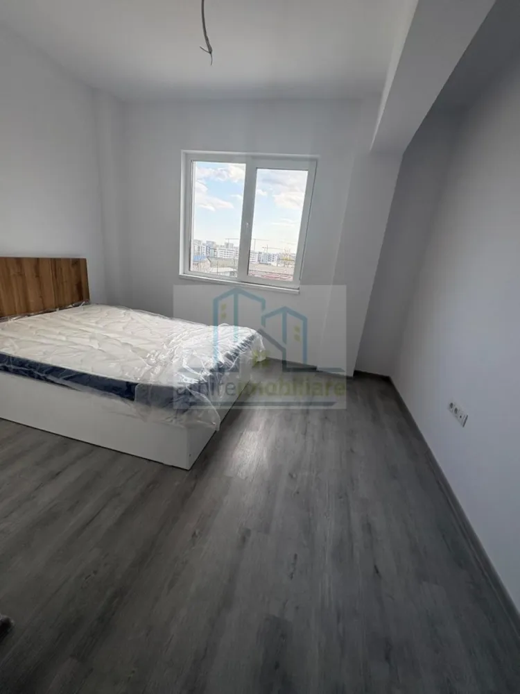 Apartament 2 camere | Bloc nou 2026 | Luminos | Încălzire pardoseală | - Agentia ArhireImobiliare , vă ofera spre vanzare un apartament modern cu 2 camere decomandat , situat într-un imobil nou finalizat în 2026, pe Strada Ghetu Anghel nr. 100, Sector 3, într-o zonă aflată în dezvoltare, cu acces rapid către transport public și puncte de interes urban.

Proprietatea se remarcă prin confort modern, eficiență energetică și compartimentare optimizată, fiind potrivită atât pentru locuire personală, cât și pentru investiție.

Caracteristici principale:
Suprafață utilă: 48 mp
Etaj: 3/4 cu lift
Bloc nou (2026)
Încălzire în pardoseală
Ferestre tripan (izolare termică și fonică superioară)

Compartimentare & dotări:
Bucătărie mobilată și utilată
Dormitor mobilat (pat + saltea)
Baie complet utilată
Spații bine optimizate și lumină naturală pe tot parcursul zilei

Localizare & acces:
10–12 minute până la metrou Republica
STB: 253, 330, 103 + N104
Acces rapid către zonele Pallady, Titan și Industriilor
Magazine și facilități la 5–6 minute de imobil

Avantaje cheie:

✔ Bloc nou 2026 – costuri reduse de întreținere
✔ Încălzire în pardoseală – confort superior
✔ Geamuri tripan – liniște și eficiență energetică
✔ Etaj intermediar – confort termic optim
✔ Apartament gata de utilizare / închiriere imediată

Pret vanzare: 94800 Euro Usor Negociabil 

COMISION ZERO CUMPARATOR 

Va asteptam la vizionare