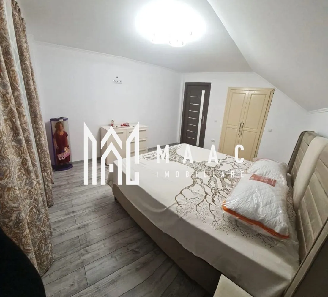 Casa 5 camere I Acces auto I Curte comuna | Terezian - Propunem spre vanzare o casa cu 5 camere amplasata in cartierul Terezian. Locuinta, renovata de curand (2022) are regim de inaltime P+M si este structurata astfel: -parter- living, bucatarie, dormitor, hol acces, baie, casa scarilor. La exterior-terasa si camara. -mansarda- 3 dormitoare, dressing, baie, hol. Doua din dormitoare au balcoane. Casa are curtea comuna cu alte doua proprietati si se afla pozitionata in planul secundar, mai in spate, aspect ce-i confera un plus de intimitate. Aferent casei- atelier si sogasimpron. Se vinde mobilata/utilata. Are camere de supraveghere si este izolata termic. In apropiere - centre comerciale, de invatamant, statii de transport in comun, etc Pentru mai multe detalii precizati telefonic ca ati vazut anuntul cu ID: CP2261144 }}