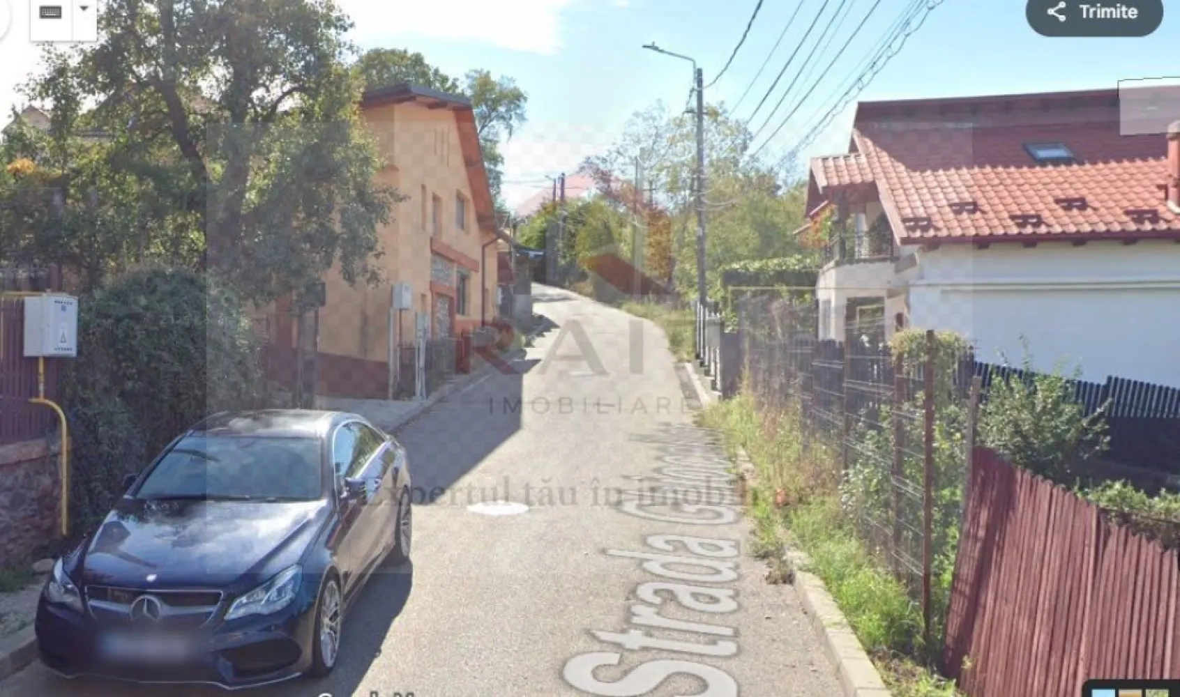 Teren Intravilan Curtea de Arges - Teren intravilan cu acces la strada Cuza Voda si Ghioceilor, constructie pe teren, pret usor negociabil. zona centrala.
Pretabil construcții cabinet medical.
"Construieste-ti casa de vis in inima orasului!".