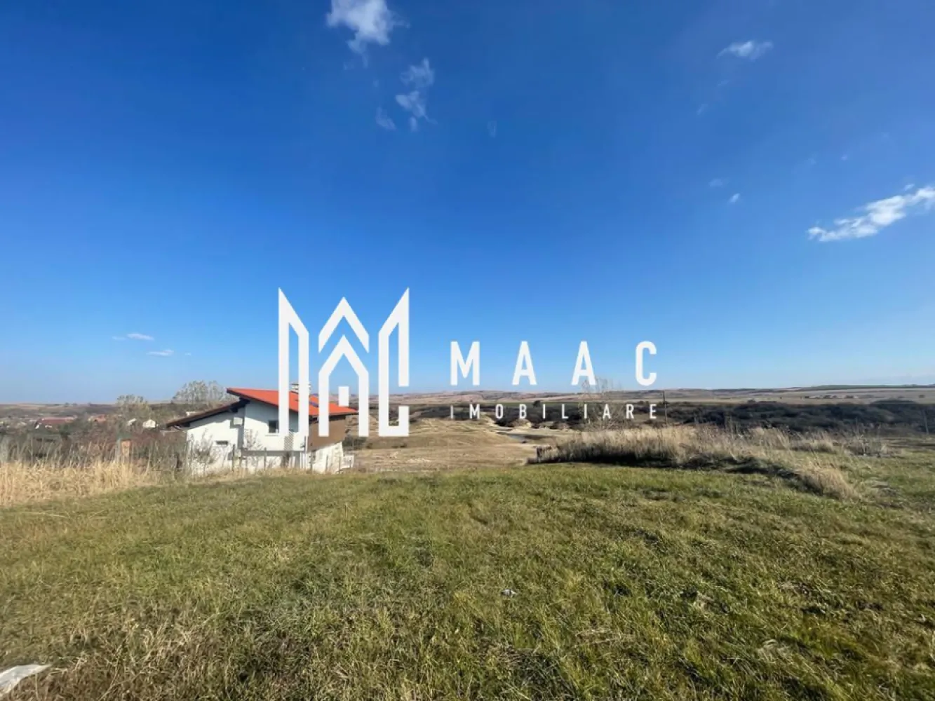 Teren investitie Ocna Sibiului | Panorama | Turism | 4270 mp - MAAC Imobiliare vă propune spre vânzare un teren pretabil pentru investiție în Ocna Sibiului, cu o suprafață de 4.268 mp, ideal pentru dezvoltarea unor proiecte în domeniul turistic și al alimentației publice. Proprietatea reprezintă o oportunitate atractivă într-o zonă cu potențial de creștere, cunoscută pentru interesul constant în sectorul ospitalității.

Terenul are o suprafață totală de 4.268 mp, nu este grevat de sarcini sau servituți și nu se află în zonă de protecție, aspecte care facilitează procesul de dezvoltare și autorizare. Regimul tehnic permite realizarea de construcții care deservesc activități de cazare și alimentație publică, oferind astfel multiple posibilități de valorificare investițională.

Caracteristici principale:
-Suprafață teren: 4.268 mp
-Teren pretabil pentru investiție
-Fără sarcini și servituți
-Nu se află în zonă de protecție
-Regim tehnic ce permite construcții pentru cazare și alimentație publică

Certificatul de urbanism poate fi transmis clienților interesați, la cerere, pentru analiză detaliată.

Pentru mai multe informații, vă rugăm să precizați telefonic că ați sunat pentru anunțul cu ID CP1349908.