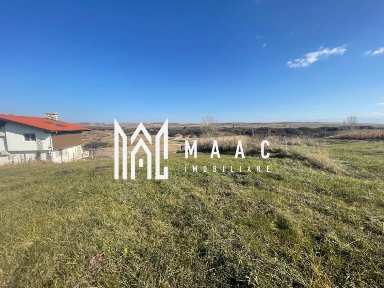 Teren investitie Ocna Sibiului | Panorama | Turism | 4270 mp - MAAC Imobiliare vă propune spre vânzare un teren pretabil pentru investiție în Ocna Sibiului, cu o suprafață de 4.268 mp, ideal pentru dezvoltarea unor proiecte în domeniul turistic și al alimentației publice. Proprietatea reprezintă o oportunitate atractivă într-o zonă cu potențial de creștere, cunoscută pentru interesul constant în sectorul ospitalității.

Terenul are o suprafață totală de 4.268 mp, nu este grevat de sarcini sau servituți și nu se află în zonă de protecție, aspecte care facilitează procesul de dezvoltare și autorizare. Regimul tehnic permite realizarea de construcții care deservesc activități de cazare și alimentație publică, oferind astfel multiple posibilități de valorificare investițională.

Caracteristici principale:
-Suprafață teren: 4.268 mp
-Teren pretabil pentru investiție
-Fără sarcini și servituți
-Nu se află în zonă de protecție
-Regim tehnic ce permite construcții pentru cazare și alimentație publică

Certificatul de urbanism poate fi transmis clienților interesați, la cerere, pentru analiză detaliată.

Pentru mai multe informații, vă rugăm să precizați telefonic că ați sunat pentru anunțul cu ID CP1349908.