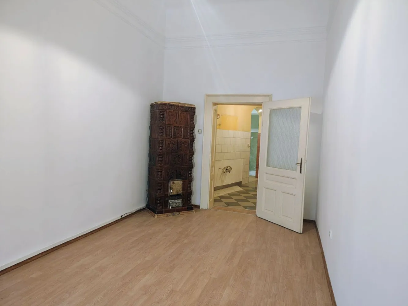 Apartament la casă cu front stradal, str. M. Eminescu. 119 900 E.