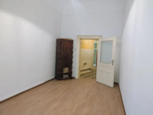 Apartament la casă cu front stradal, str. M. Eminescu. 119 900 E.