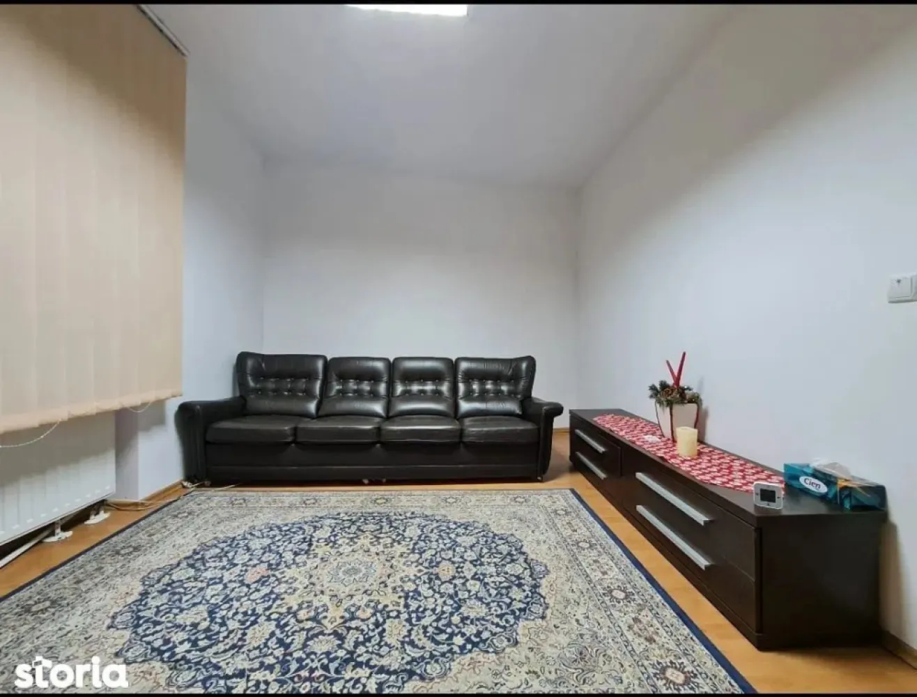 BRASADAS vinde casa deosebita in zona Bercu Rosu. - Agentia imobiliara BRASADAS vinde CASA DEOSEBITA, FINISAJE MODERNE, ideală pentru cei care caută confort, spațiu și calitate într-o zonă liniștită și exclusivistă. 
Casa impresionează prin designul modern, finisajele premium și compartimentarea excelentă, oferind tot ceea ce are nevoie o familie pentru un stil de viață relaxat și elegant.
Caracteristici principale ale proprietății:
Suprafață utilă: 370 mp  Teren: 5 ari  Subsol: 60 mp (inclusiv sală de forță complet amenajată)
Interior
* 3 dormitoare spațioase
* 4 băi moderne, fiecare cu dotări diferite:
 * 1 baie cu cadă
 * 1 baie cu jacuzzi
 * 1 baie cu duș
 * încă o baie de serviciu
* Living generos, luminos, perfect pentru momentele în familie
* Dressing mare, bine organizat, cu spațiu amplu de depozitare
* 1 birou ideal pentru lucru de acasă
* 2 bucătării complet utilate – perfect pentru familie mare sau pentru cei care gătesc des
* Beci spațios, ideal pentru depozitare și organizare
* Sală de forță integrată, deja amenajată
Dotări și finisaje
* Centrală nouă în condensație – eficiență energetică maximă
* Izolație exterioară de 15 cm grafit – temperatură optimă în orice sezon
* Glafuri din granit negru – detalii elegante și durabile
* Garaj dublu cu uși automatizate
* Spații exterioare iluminate modern
Exterior
* Curte de 5 ari, ideală pentru relaxare, grădinărit sau activități în aer liber
* Terase și balcoane spațioase, cu balustrade moderne.
www.brasadas.com.