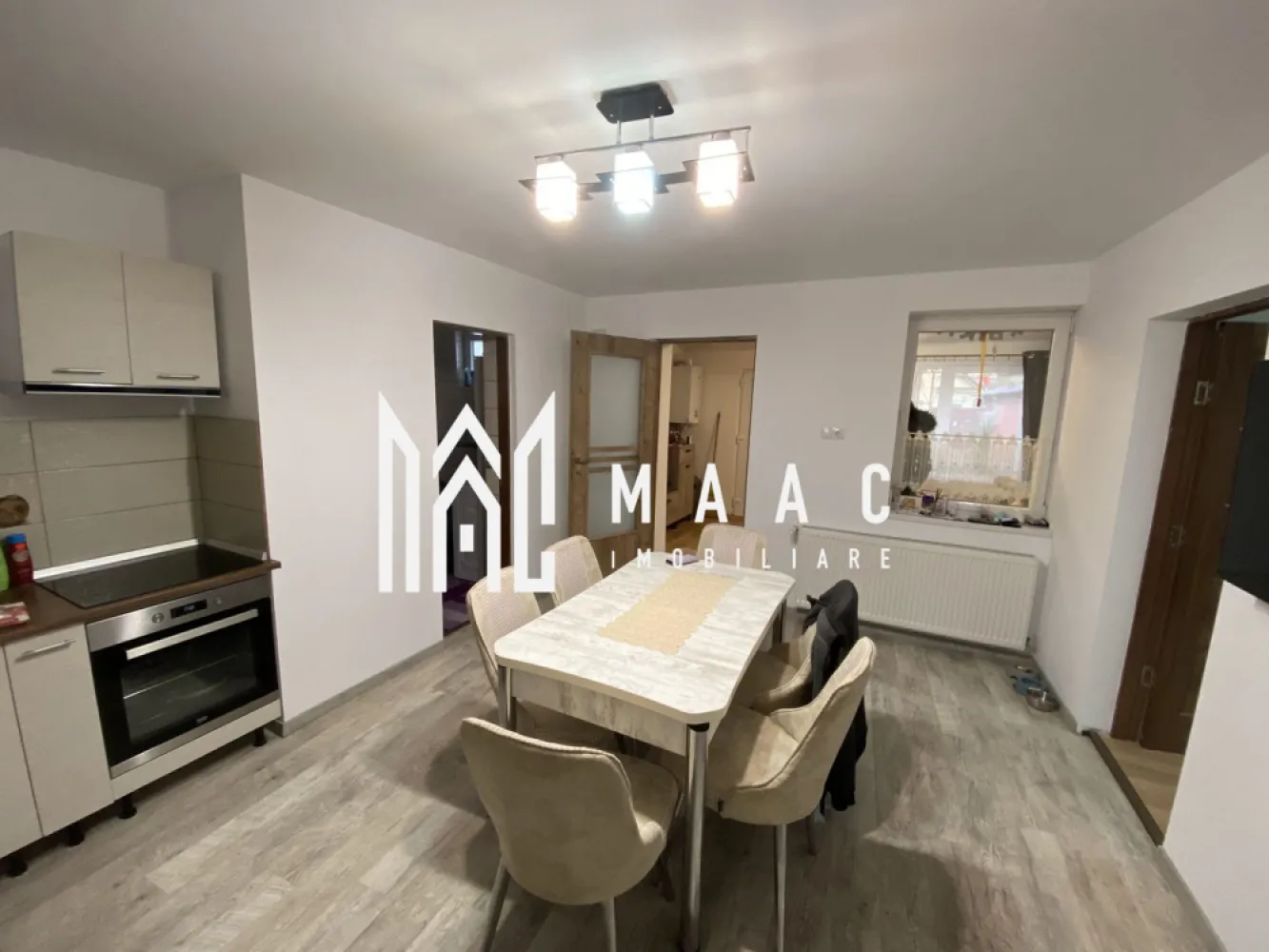 Apartament la casa | Renovat | Garaj | Curte | Lazaret - MAAC Imobiliare va propune spre vanzare un apartament la casa in zona Lazaret. Caracteristici generale: Tip: Apartament la casă, situat într-o curte comună cu alți 3 proprietari Compartimentare: O cameră spațioasă de aproximativ 30 mp Bucătărie Hol Baie. Spații adiționale: Terasă generoasă în fața locuinței, de 12 mp Garaj de 18 mp cu CF separat. Detalii despre renovare: Apartamentul a fost renovat complet și reconfigurat (inițial compus din 2 camere) Finisaje moderne, oferind un spațiu luminos și confortabil. Locație și vecinătăți: Situat într-o curte comună liniștită, împărțită cu alți 2 proprietari Pentru mai multe detalii precizati telefonic ca ati vazut anuntul cu ID: CP2249401 }}