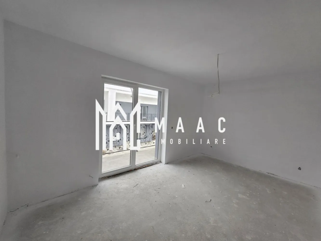 Black Friday | Casa Tip Duplex | 110 MPU | 264 MP Teren | Predare La Alb - BLACK FRIDAY – Profită de cea mai bună perioadă din an pentru a deveni proprietar! Reducere de 6.000 euro Preț vechi: 155.000 euro Preț promoțional: 149.000 euro MAAC Imobiliare vă propune spre vânzare o locuință tip duplex, ideală pentru cei care își doresc confort, spațiu generos și o locație excelentă. Această proprietate este amplasată într-o zonă de top, aproape de toate facilitățile urbane, dar oferind în același timp liniștea specifică unei zone rezidențiale de calitate. Descriere proprietate: Suprafață utilă: 110,5 mp Suprafață construită: 168 mp Teren total: 264 mp Amprentă la sol: 70 mp Compartimentare inteligentă: Parter: Bucătărie spațioasă, ideală pentru gătit și socializare Hol de acces Baie spațioasă Living generos, cu lumină naturală abundentă și acces direct în grădina proprie Etaj: 3 dormitoare confortabile, unul dintre ele cu ieșire pe balcon Baie spațioasă Hol de acces Dressing dedicat pentru organizarea eficientă a garderobei Avantaje și detalii constructive: Stadiu de predare: alb avansat – finisaje de calitate superioară, pregătită pentru personalizare An construcție: 2024 – construcție nouă, cu materiale și tehnologii moderne Grădină privată perfectă pentru relaxare, petreceri în aer liber sau momente de liniște Balcon ideal pentru savurarea cafelei de dimineață Localizare: în apropierea Pădurii Dumbrava, parcuri și zone de agrement Această casă tip duplex este soluția ideală pentru cei care își doresc o locuință modernă, spațioasă, amplasată într-o locație excelentă. Pentru informații și vizionări, contactați echipa MAAC Imobiliare, specificând ID: CP2244127 0722 622 403 www.maac.ro Pentru că meriți MAACsim. }}