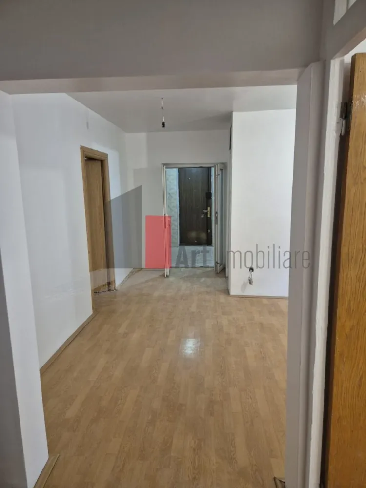 Vanzare apartament 4 camere Lujerului
