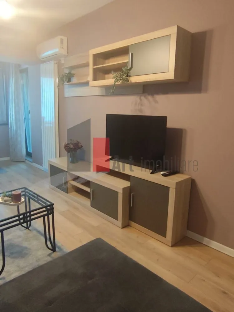 Inchiriere apartament 2 camere Novum Invest Grozavesti-Pet Friendly - Va asteptam acasa!Propunem spre inchiriere apartament 2 camere ,57 mp,situat in complexul Novum Invest din Grozavesti cu acces facil catre mijloacele de transport in comun.Statia de metrou Grozavesti se afla la doar 5 minute de mers pe jos.De asememea si centre comerciale precum Carefour.
Apartamemtul este situat la etajul 7 intr-un imobil cu 11 etaje.
Dispune si de dressing walk-in care ajuta la eficientizarea spatiului.
Este dotat cu AC in fiecare camera si calorifere de sus pana jos,centrala termica ce va ofera confort sporit.
Se accepta si animalute de companie fara cost suplimemtar
Fa din aceasta casa, acasa si simte-te minunat intr-o zona foarte bine pozitionata.
Loc de parcare poate fi inchiriat cu 100 euro/luna.