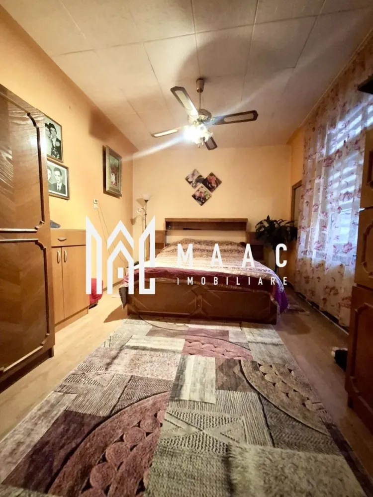 Casa individuala | Teren 510 mp | Cisnadie - MAAC Imobiliare va propune spre vanzare o casa individuala,situata in zona centrala a orasului Cisnadie. Detalii generale: Suprafață teren: 510 mp Suprafata utila: 176 mp Garaj: 60 mp Curte: 128 mp Grădină de 147 mp și fântână proprie. Aceasta casa este ideală atat pentru locuință cat și pentru afacere (spațiu comercial, after-school, loc de joacă). Dispune de incalzire in pardoseala, avand centrala proprie. Acoperisul a fost recent renovat cu țiglă nouă. Locuința 1: Configurație: Pivniță + Parter + Mansardă. Pivniță: 16,86 mp. Parter: 82,42 mp (Hol, cămară, debara, bucătărie, baie, living – parțial amenajate). Etaj/Mansardă: 92,76 mp neamenajați (plan existent pentru 3 dormitoare, fiecare cu dressing și o baie). Utilități: Branșamente separate (gaz, apă, curent). Locuința 2: Configurație: Parter. 2 dormitoare: 16,7 mp fiecare. Living open-space cu bucătărie: 23 mp. Cămară: 7 mp. Baie: 8 mp. Birou: cameră separată. Verandă. Spații anexe: Garaj: 59 mp – clădire separată. Curte: 128 mp – împărțită cu o altă persoană. Grădină: 147 mp – ideală pentru relaxare sau amenajări personalizate. Pentru mai multe detalii sau pentru a programa o vizionare va rugam sepcificati telefonic ID: CP2247889 }}