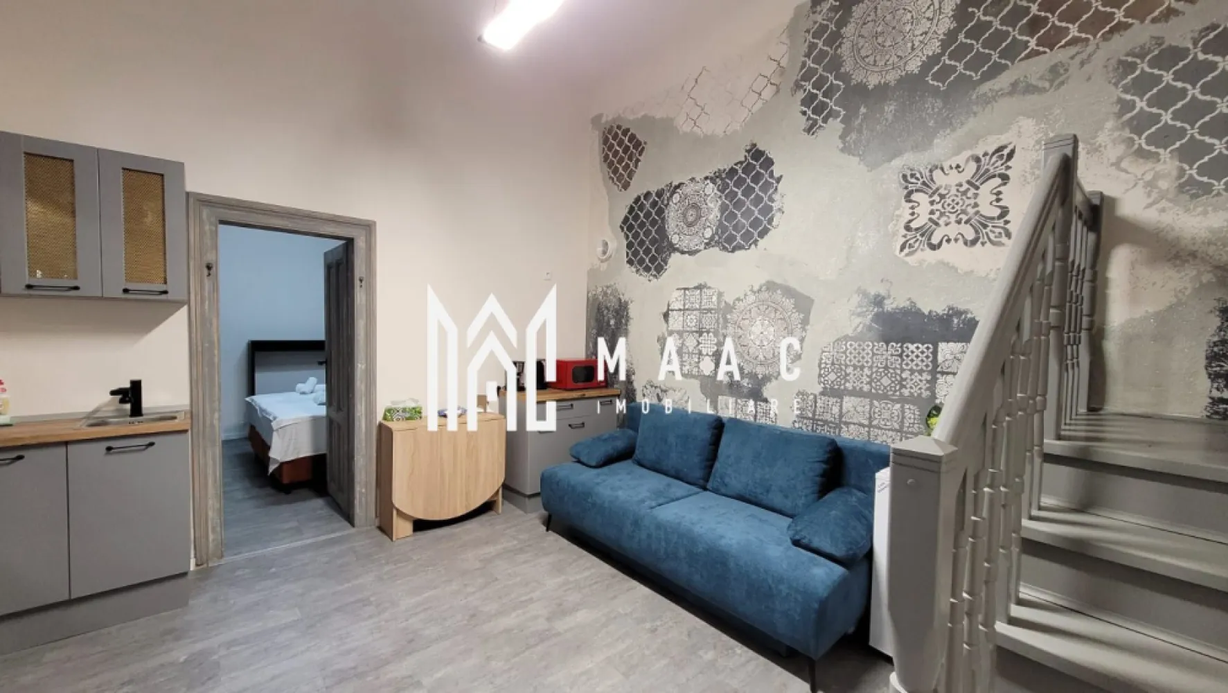 Apartament in Regim Hotelier | Centru | 219M | Pivnita | Pod - MAAC Imobiliare propune spre vânzare o proprietate Compartimentată în 6 Unități – Ideal Investiție! Suprafață utilă: 219 mp Suprafață construită: 307 mp Compartimentare: 2 apartamente cu 2 camere și 4 studiouri complet funcționale și modern amenajate Descriere generală: Oportunitate rară de achiziție/investiție! Această proprietate este compartimentată în 2 apartamente cu 2 camere și 4 studiouri individuale, fiecare având acces propriu. Imobilul este ideal pentru închiriere sau pentru utilizare de către mai multe familii. Proprietatea beneficiază de un design modern, finisaje de lux și este gata pentru utilizare imediată. Localizată într-o zonă accesibilă, cu infrastructură modernă și acces facil la mijloace de transport, această casă/vilă reprezintă o investiție excelentă sau o locuință de vis. Detalii și dotări interioare: Număr camere: 8 camere, dintre care 6 dormitoare. Băi: 6 băi moderne, dotate cu cabine de duș. Bucătării: 6 bucătării complet echipate, incluzând chicinete și bucătării deschise. Mobilier: Fiecare unitate este complet mobilată lux, cu finisaje moderne (tapet, faianță, vopsea lavabilă). Facilități și dotări tehnice: Încălzire: Centrală proprie, cu calorifere pentru fiecare unitate. Uși: Uși de intrare din lemn sau PVC, oferind un aspect elegant și siguranță. Dotări suplimentare: Aragaz, hotă, frigider, TV și conexiune la internet wireless în fiecare unitate. Confort și infrastructură: Străzi: Asfaltate și iluminate, pentru acces facil și sigur. Utilități generale: Apă, canalizare, gaz, curent electric, telefon și internet de mare viteză. Transport: Acces rapid la mijloace de transport în comun. Avantaje: Compartimentare ideală pentru închiriere: Cele 6 unități oferă un randament investițional excelent. Spațiu generos: Suprafața utilă de 219 mp oferă confort și versatilitate. Amenajări moderne: Mobilier și dotări de lux care sporesc atractivitatea și valoarea proprietății. Această proprietate este perfectă pentru: Investitori care doresc să obțină venituri pasive din chirii. Familii numeroase sau persoane care doresc să locuiască împreună, dar să beneficieze de intimitate. Pentru mai multe detalii, vă rugăm să ne contactați specificând ID: CP2246873. Contactează-ne acum pentru detalii suplimentare și programarea unei vizionări! }}
