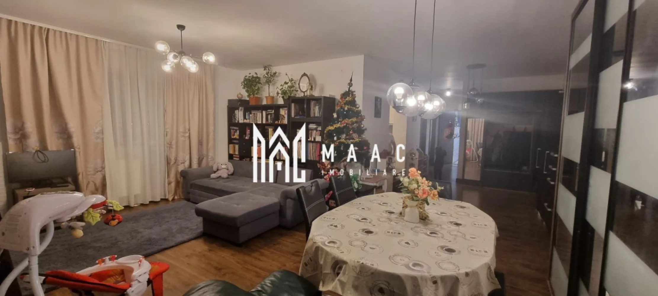 Apartament 3 camere | 93 mp utili+29mp terasa | Zona liniștită – Piata Rahovei - MAAC Imobiliare vă propune spre vânzare un apartament spațios și luminos, situat în una dintre cele mai bine cotate și liniștite zone ale Sibiului – Piața Rahovei, amplasat la etajul 3 al unui bloc nou, construcție 2023, realizat integral din beton monolit, cu regim de înălțime P+10, dotat cu 2 lifturi, parcare subterană și adăpost antiatomic.

Apartamentul are o suprafață utilă de 93 mp, la care se adaugă o terasă generoasă de 23 mp și două balcoane de câte 3 mp fiecare, oferind o priveliște spectaculoasă către lanțul muntos. Compartimentarea este excelentă, cu un living de dimensiuni ample, iar fiecare cameră beneficiază de acces direct la terasă sau balcon.

Compartimentare:
-hol intrare: 3,4 mp
-debara: 1,0 mp
-loc de luat masa: 10,6 mp
-cameră de zi: 30,8 mp
-bucătărie: 9,7 mp
-cămară: 0,6 mp
-WC: 2,7 mp
-dormitor matrimonial: 14,6 mp
-sas: 3,6 mp
-baie: 4,1 mp
-dormitor: 11,4 mp

Avantaje majore:
-3 camere decomandate
-2 băi, ambele dotate cu duș
-terasă de 23 mp și 2 balcoane
-acces exterior din fiecare cameră
-bloc solid din beton, izolat termic
-2 lifturi și casă a scării spațioasă
-spații de depozitare la demisol
-adăpost antiatomic
-posibilitate achiziționare parcare subterană

Finisaje și dotări:
-ușă de intrare metalică
-uși interioare celulare
-tâmplărie PVC
-pereți finisați cu vopsea lavabilă și faianță
-pardoseli din parchet rezistent la apă și trafic intens, gresie în bucătărie și băi
-contorizare separată pentru apă, căldură și curent

Utilități:
-curent electric
-apă
-canalizare
-CATV
-fibră optică
-interfon și supraveghere video
-parcare privată delimitată cu bariere

Zona oferă acces rapid către piața agroalimentară Piața Rahovei, școală, grădiniță, farmacii, magazine diverse și Supeco, la aproximativ 10 minute de centrul comercial Șelimbăr și la 2 minute de stația de autobuz, fiind o zonă foarte bine cotată și liniștită.

Apartamentul se vinde nemobilat dar contra cost se poate vinde ca in poze.

Pentru mai multe detalii și programarea unei vizionări vă rugăm să menționați la telefon numărul CP2898570.