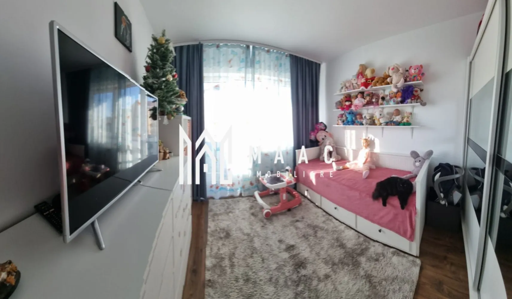 Apartament 3 camere | 93 mp utili+29mp terasa | Zona liniștită – Piata Rahovei - MAAC Imobiliare vă propune spre vânzare un apartament spațios și luminos, situat în una dintre cele mai bine cotate și liniștite zone ale Sibiului – Piața Rahovei, amplasat la etajul 3 al unui bloc nou, construcție 2023, realizat integral din beton monolit, cu regim de înălțime P+10, dotat cu 2 lifturi, parcare subterană și adăpost antiatomic.

Apartamentul are o suprafață utilă de 93 mp, la care se adaugă o terasă generoasă de 23 mp și două balcoane de câte 3 mp fiecare, oferind o priveliște spectaculoasă către lanțul muntos. Compartimentarea este excelentă, cu un living de dimensiuni ample, iar fiecare cameră beneficiază de acces direct la terasă sau balcon.

Compartimentare:
-hol intrare: 3,4 mp
-debara: 1,0 mp
-loc de luat masa: 10,6 mp
-cameră de zi: 30,8 mp
-bucătărie: 9,7 mp
-cămară: 0,6 mp
-WC: 2,7 mp
-dormitor matrimonial: 14,6 mp
-sas: 3,6 mp
-baie: 4,1 mp
-dormitor: 11,4 mp

Avantaje majore:
-3 camere decomandate
-2 băi, ambele dotate cu duș
-terasă de 23 mp și 2 balcoane
-acces exterior din fiecare cameră
-bloc solid din beton, izolat termic
-2 lifturi și casă a scării spațioasă
-spații de depozitare la demisol
-adăpost antiatomic
-posibilitate achiziționare parcare subterană

Finisaje și dotări:
-ușă de intrare metalică
-uși interioare celulare
-tâmplărie PVC
-pereți finisați cu vopsea lavabilă și faianță
-pardoseli din parchet rezistent la apă și trafic intens, gresie în bucătărie și băi
-contorizare separată pentru apă, căldură și curent

Utilități:
-curent electric
-apă
-canalizare
-CATV
-fibră optică
-interfon și supraveghere video
-parcare privată delimitată cu bariere

Zona oferă acces rapid către piața agroalimentară Piața Rahovei, școală, grădiniță, farmacii, magazine diverse și Supeco, la aproximativ 10 minute de centrul comercial Șelimbăr și la 2 minute de stația de autobuz, fiind o zonă foarte bine cotată și liniștită.

Apartamentul se vinde nemobilat dar contra cost se poate vinde ca in poze.

Pentru mai multe detalii și programarea unei vizionări vă rugăm să menționați la telefon numărul CP2898570.