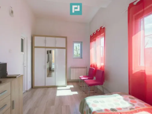 Casă cu 7 camere și teren generos în Șofronea