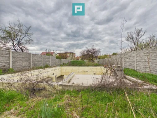 Casă la roșu cu piscină-Pârneava-767 mp teren