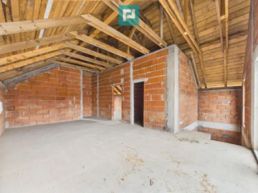 Casă la roșu cu piscină-Pârneava-767 mp teren