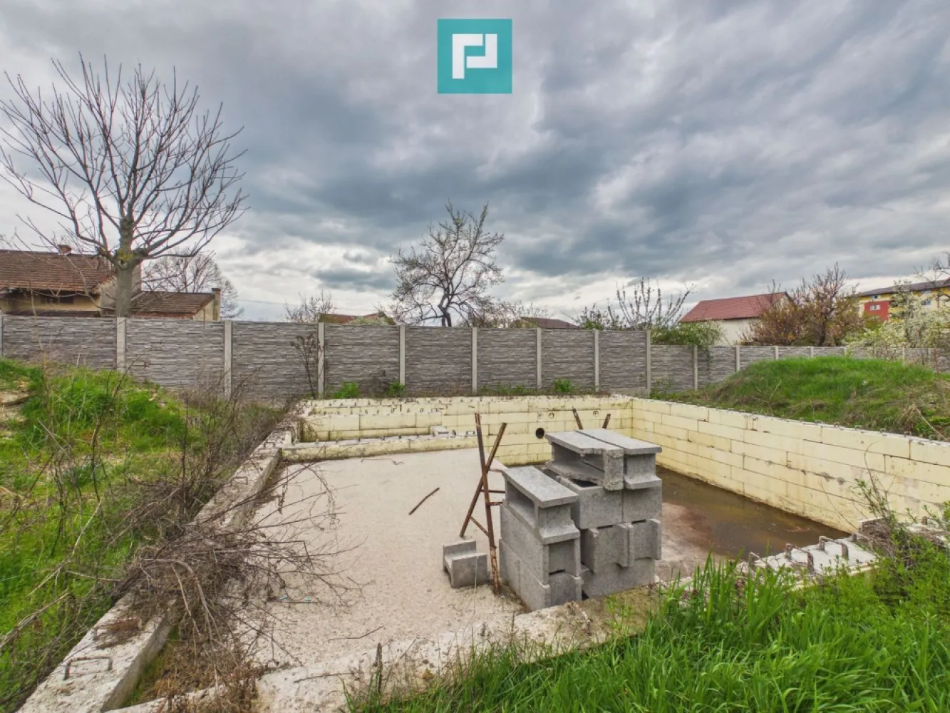 Casă la roșu cu piscină-Pârneava-767 mp teren