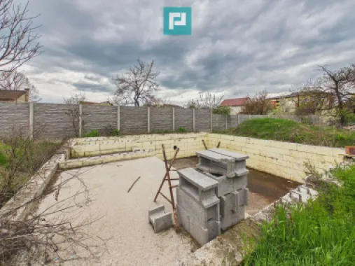 Casă la roșu cu piscină-Pârneava-767 mp teren