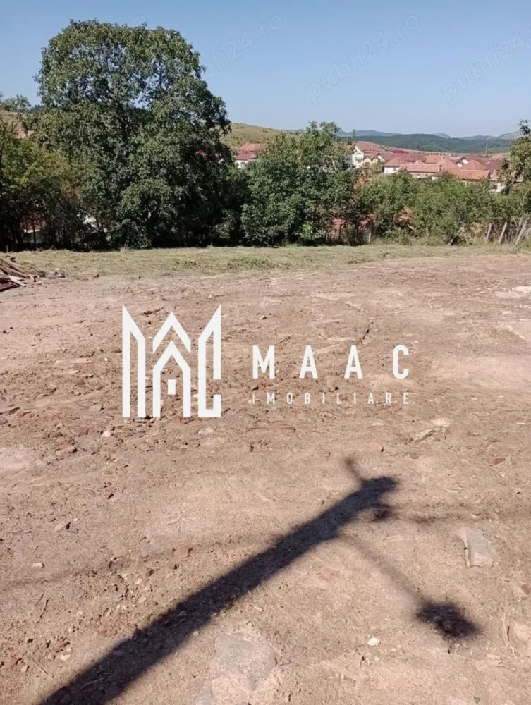 Teren | 479 mp | Poiana Sibiului - MAAC Imobiliare vă propune spre vânzare un teren de 479 mp, situat în localitatea Poiana Sibiului, într-o zonă liniștită și pitorească, între case. Terenul beneficiază de o deschidere de 13 ml la stradă, având un stâlp de curent electric amplasat la limita proprietății Zona este în plină dezvoltare, cu lucrări în desfășurare pentru racordarea întregii zone (inclusiv localitățile Jina, Poiana, Tilișca, Rod) la rețeaua județeană de apă și gaze. Acest teren este ideal pentru construcția unei locuințe permanente, a unei case de vacanță, a unei cabane din lemn sau a unei construcții modulare, adaptate nevoilor și preferințelor tale. Detalii suplimentare: Suprafață teren: 479 mp Deschidere: 13 mp Pentru mai multe informații sau pentru a programa o vizionare, nu ezitați să ne contactați, specificand ID: CP2236835 }}