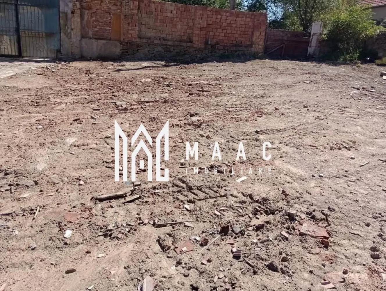 Teren | 479 mp | Poiana Sibiului - MAAC Imobiliare vă propune spre vânzare un teren de 479 mp, situat în localitatea Poiana Sibiului, într-o zonă liniștită și pitorească, între case. Terenul beneficiază de o deschidere de 13 ml la stradă, având un stâlp de curent electric amplasat la limita proprietății Zona este în plină dezvoltare, cu lucrări în desfășurare pentru racordarea întregii zone (inclusiv localitățile Jina, Poiana, Tilișca, Rod) la rețeaua județeană de apă și gaze. Acest teren este ideal pentru construcția unei locuințe permanente, a unei case de vacanță, a unei cabane din lemn sau a unei construcții modulare, adaptate nevoilor și preferințelor tale. Detalii suplimentare: Suprafață teren: 479 mp Deschidere: 13 mp Pentru mai multe informații sau pentru a programa o vizionare, nu ezitați să ne contactați, specificand ID: CP2236835 }}