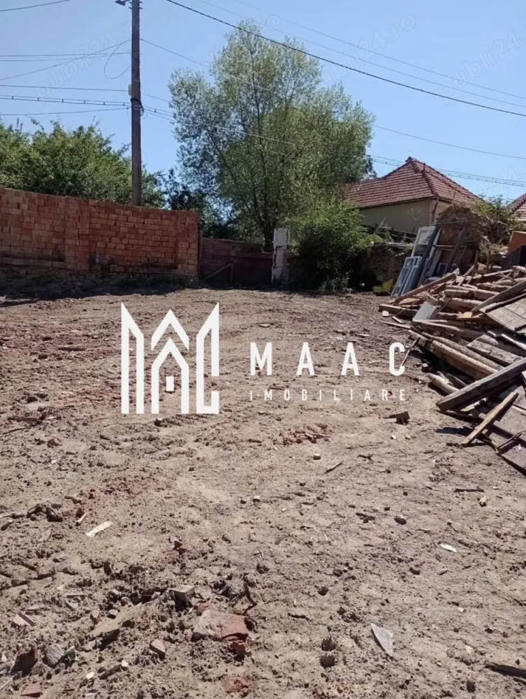Teren | 479 mp | Poiana Sibiului - MAAC Imobiliare vă propune spre vânzare un teren de 479 mp, situat în localitatea Poiana Sibiului, într-o zonă liniștită și pitorească, între case. Terenul beneficiază de o deschidere de 13 ml la stradă, având un stâlp de curent electric amplasat la limita proprietății Zona este în plină dezvoltare, cu lucrări în desfășurare pentru racordarea întregii zone (inclusiv localitățile Jina, Poiana, Tilișca, Rod) la rețeaua județeană de apă și gaze. Acest teren este ideal pentru construcția unei locuințe permanente, a unei case de vacanță, a unei cabane din lemn sau a unei construcții modulare, adaptate nevoilor și preferințelor tale. Detalii suplimentare: Suprafață teren: 479 mp Deschidere: 13 mp Pentru mai multe informații sau pentru a programa o vizionare, nu ezitați să ne contactați, specificand ID: CP2236835 }}