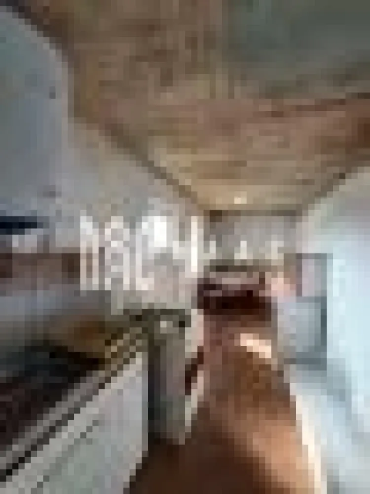 Casă 3 camere | Marginimea Sibiului - MAAC imobiliare vă prezinta o proprietate ideală pentru cei care își doresc liniștea vieții la țară, situată la 32 km de Sibiu. Caracteristici principale: Suprafață utilă: 260 mp, desfășurată pe parter și etaj. Compartimentare practică: Parter:Living spațios.Cameră suplimentară, ideală pentru birou sau dormitor de oaspeți.Bucătărie închisă. Două băi cu geamuri și cabine de duș. Etaj:2 dormitoare mari, luminoase. Dressing separat. Pod: Pod propriu acoperit cu țiglă, ce poate fi transformat în mansardă, oferind posibilități suplimentare de extindere. Dotări și finisaje: Ferestre din PVC cu geam termopan pentru izolare termică și fonică. Ușa de la intrare din PVC, iar ușile interioare din lemn masiv. Pardoseală din scândură. Pereți finisați cu lavabilă sau humă. Gresie și faianță în băi. Interiorul necesita amenajari, tavan rigips, bucatarie si baie-materiale cumparate, gresie si faianta in bucatarie, exterior - vopsea decorativa. Exterior:Curte individuală: 70 mp. Grădină: 100 mp cu pomi fructiferi, situată în partea din spate a casei. Loc de parcare disponibil pe proprietate. Utilități și facilități: Apă curentă, canalizare, curent electric. Gaz disponibil la poartă. Străzi asfaltate și iluminate public. Avantaje suplimentare: Casă Intabulată și termoizolată. }}