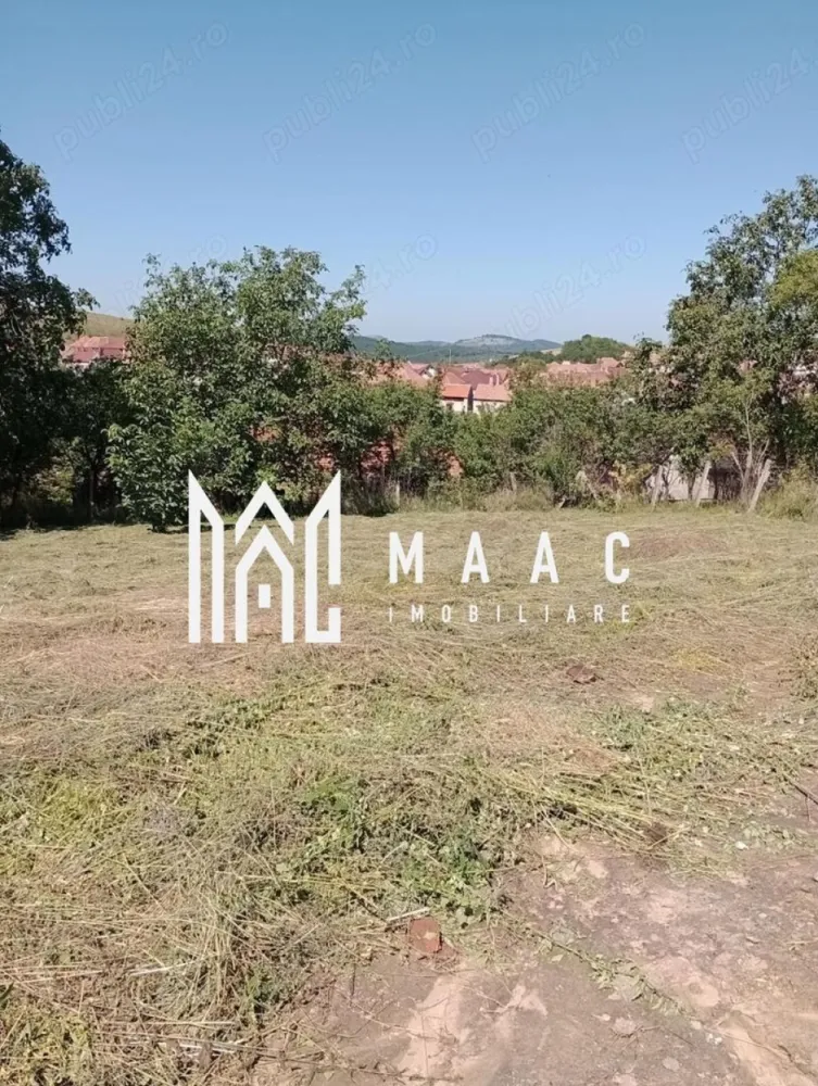 Teren | 479 mp | Poiana Sibiului - MAAC Imobiliare vă propune spre vânzare un teren de 479 mp, situat în localitatea Poiana Sibiului, într-o zonă liniștită și pitorească, între case. Terenul beneficiază de o deschidere de 13 ml la stradă, având un stâlp de curent electric amplasat la limita proprietății Zona este în plină dezvoltare, cu lucrări în desfășurare pentru racordarea întregii zone (inclusiv localitățile Jina, Poiana, Tilișca, Rod) la rețeaua județeană de apă și gaze. Acest teren este ideal pentru construcția unei locuințe permanente, a unei case de vacanță, a unei cabane din lemn sau a unei construcții modulare, adaptate nevoilor și preferințelor tale. Detalii suplimentare: Suprafață teren: 479 mp Deschidere: 13 mp Pentru mai multe informații sau pentru a programa o vizionare, nu ezitați să ne contactați, specificand ID: CP2236835 }}