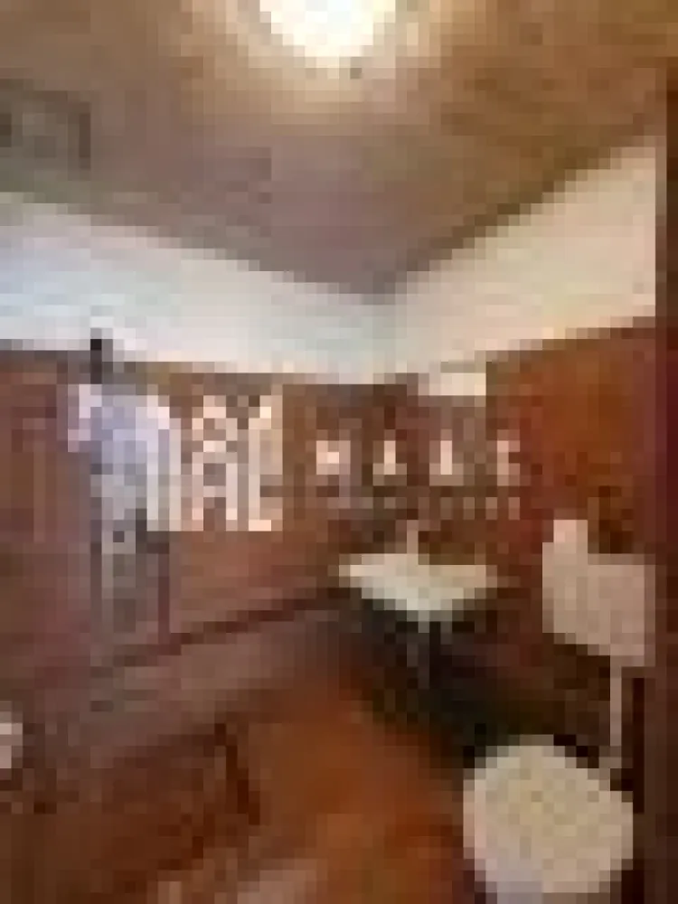 Casă 3 camere | Marginimea Sibiului - MAAC imobiliare vă prezinta o proprietate ideală pentru cei care își doresc liniștea vieții la țară, situată la 32 km de Sibiu. Caracteristici principale: Suprafață utilă: 260 mp, desfășurată pe parter și etaj. Compartimentare practică: Parter:Living spațios.Cameră suplimentară, ideală pentru birou sau dormitor de oaspeți.Bucătărie închisă. Două băi cu geamuri și cabine de duș. Etaj:2 dormitoare mari, luminoase. Dressing separat. Pod: Pod propriu acoperit cu țiglă, ce poate fi transformat în mansardă, oferind posibilități suplimentare de extindere. Dotări și finisaje: Ferestre din PVC cu geam termopan pentru izolare termică și fonică. Ușa de la intrare din PVC, iar ușile interioare din lemn masiv. Pardoseală din scândură. Pereți finisați cu lavabilă sau humă. Gresie și faianță în băi. Interiorul necesita amenajari, tavan rigips, bucatarie si baie-materiale cumparate, gresie si faianta in bucatarie, exterior - vopsea decorativa. Exterior:Curte individuală: 70 mp. Grădină: 100 mp cu pomi fructiferi, situată în partea din spate a casei. Loc de parcare disponibil pe proprietate. Utilități și facilități: Apă curentă, canalizare, curent electric. Gaz disponibil la poartă. Străzi asfaltate și iluminate public. Avantaje suplimentare: Casă Intabulată și termoizolată. }}