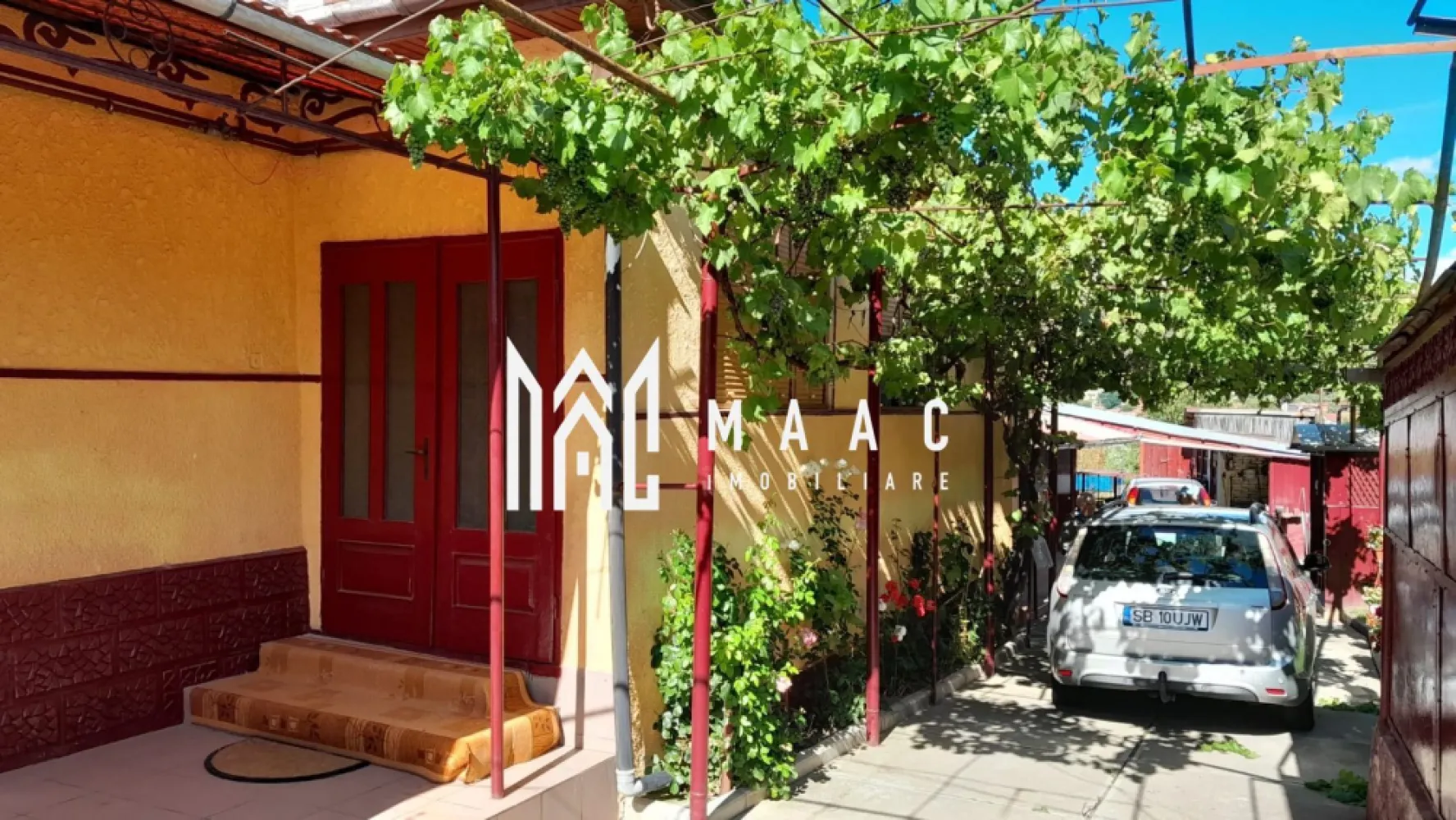 Casa individuala | 4 camere | Teren 2000 MP | Seica Mare - MAAC Imobiliare va prezinta o casă individuală în Șeica Mare. 1. Localizare și Acces La 400 m de stația CFR și centre comerciale. Acces din drumul național, cu deschidere de 15 m la stradă. 2. Curte Curte cimentată, decorată cu trandafiri. Zonă de relaxare cu filigorie și grătar. Grădină de 1200 mp cu pomi fructiferi, căpșuni, zmeură și spațiu de legume. 3. Compartimentare 105 mp utili, incluzând 4 camere, hol, bucătărie, baie, cămară și pivniță. 4. Dotări Centrală pe gaz, sobe de teracotă în două camere. Alimentare cu apă, canalizare, cablu TV și internet. 5. Finisaje și mobilier Vopsea lavabilă, faianță, gresie, ferestre și uși termopan parțial. Se vinde parțial mobilată pentru flexibilitate. 6. Garaj Garaj pentru parcare și activități de întreținere. 7. Oportunitate Ideală pentru familii sau investiție – spațiu generos, bine întreținut, aproape de facilități. Pentru mai multe detalii precizati telefonic ca ati vazut anuntul cu ID: CP2211888 }}