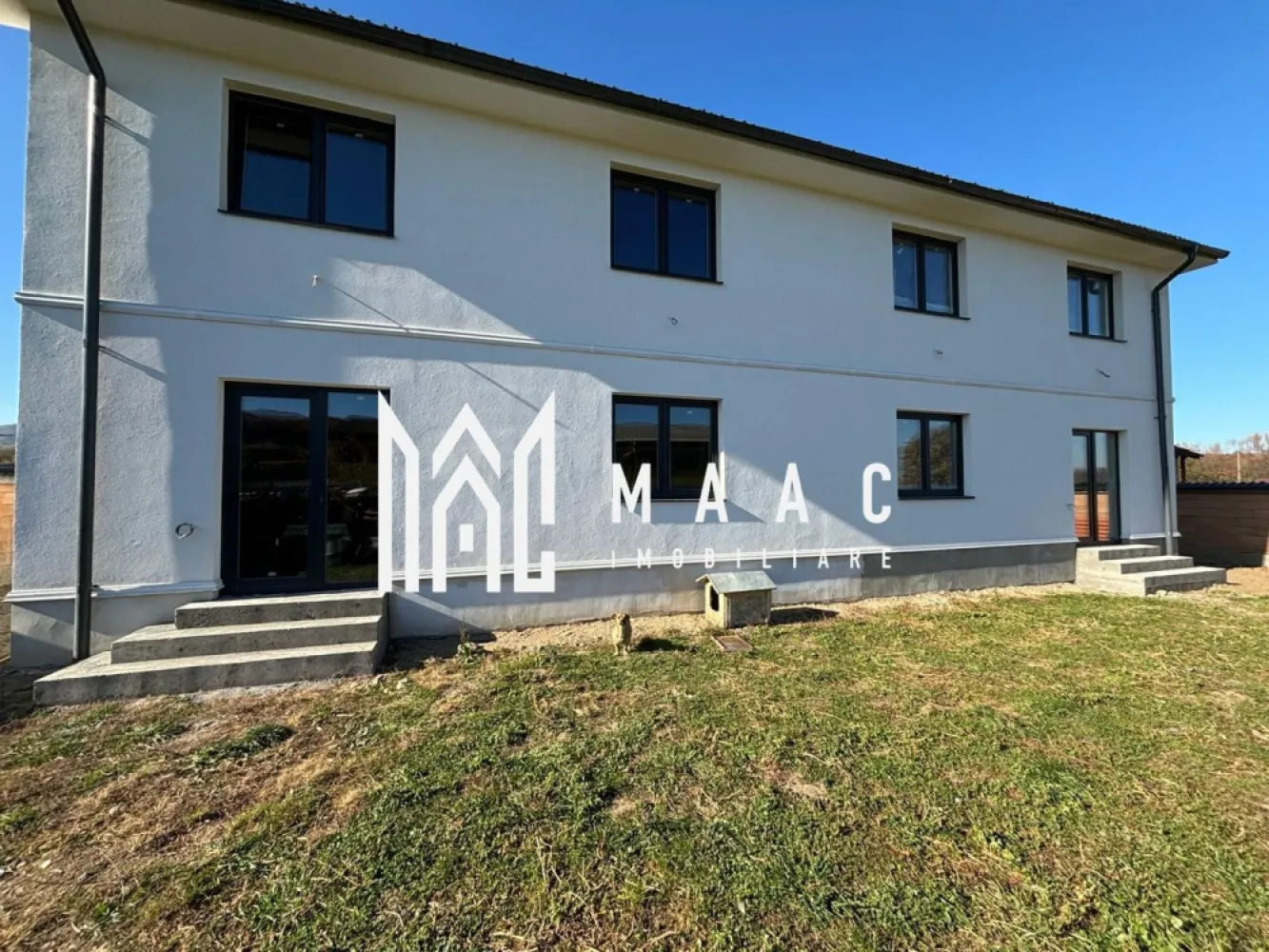 Casa tip duplex | Terasa | Rasinari - Vă propunem spre vânzare o casă tip duplex, modernă și spațioasă, cu o suprafață totală utilă de 194,6 mp, situată într-o zonă liniștită, in Rasinari. Acest imobil dispune de parter, etaj și mansardă, oferind suficient spațiu pentru o familie, cu posibilități multiple de amenajare. Curtea proprie de 160 mp adaugă un plus de valoare, fiind ideală pentru petrecerea timpului liber sau amenajarea unei grădini personale. Caracteristici principale: Suprafață totală utilă: 194,6 mp Compartimentare: Parter + Etaj + Mansardă, într-o configurație care oferă intimitate și confort pe fiecare nivel Curte proprie: 160 mp, cu posibilități de amenajare a unui loc de relaxare, grădină sau loc de joacă pentru copii Predare la alb: Imobilul va fi predat la stadiul de alb, permițându-vă să personalizați finisajele interioare conform preferințelor dumneavoastră Detaliile fiecărui nivel: Parter: Living spațios, bucătărie separată, dormitor si baie . Etaj: 2 dormitoare luminoase și aerisite, cu acces facil la baie si o camera de relaxare care face legatura intre ele. Mansardă: Un spațiu flexibil care poate fi amenajat în funcție de nevoile dumneavoastră. Avantaje suplimentare: Curte de 160 mp: Ideală pentru a crea un loc de relaxare, grădină personală sau loc de joacă pentru copii Posibilități de personalizare: Predarea la alb vă permite să vă puneți amprenta asupra casei, alegând finisajele care se potrivesc stilului dumneavoastră personal Ideal pentru: Familii care își doresc un cămin modern, spațios și personalizabil Persoane care preferă o locuință cu multiple opțiuni de amenajare și cu curte proprie Oricine caută o casă deosebită într-o zonă liniștită, dar cu acces rapid la facilități urbane Pentru mai multe informatii sau pentru a programa o vizionare, va rugam sa specificati ID: CP2217812 }}