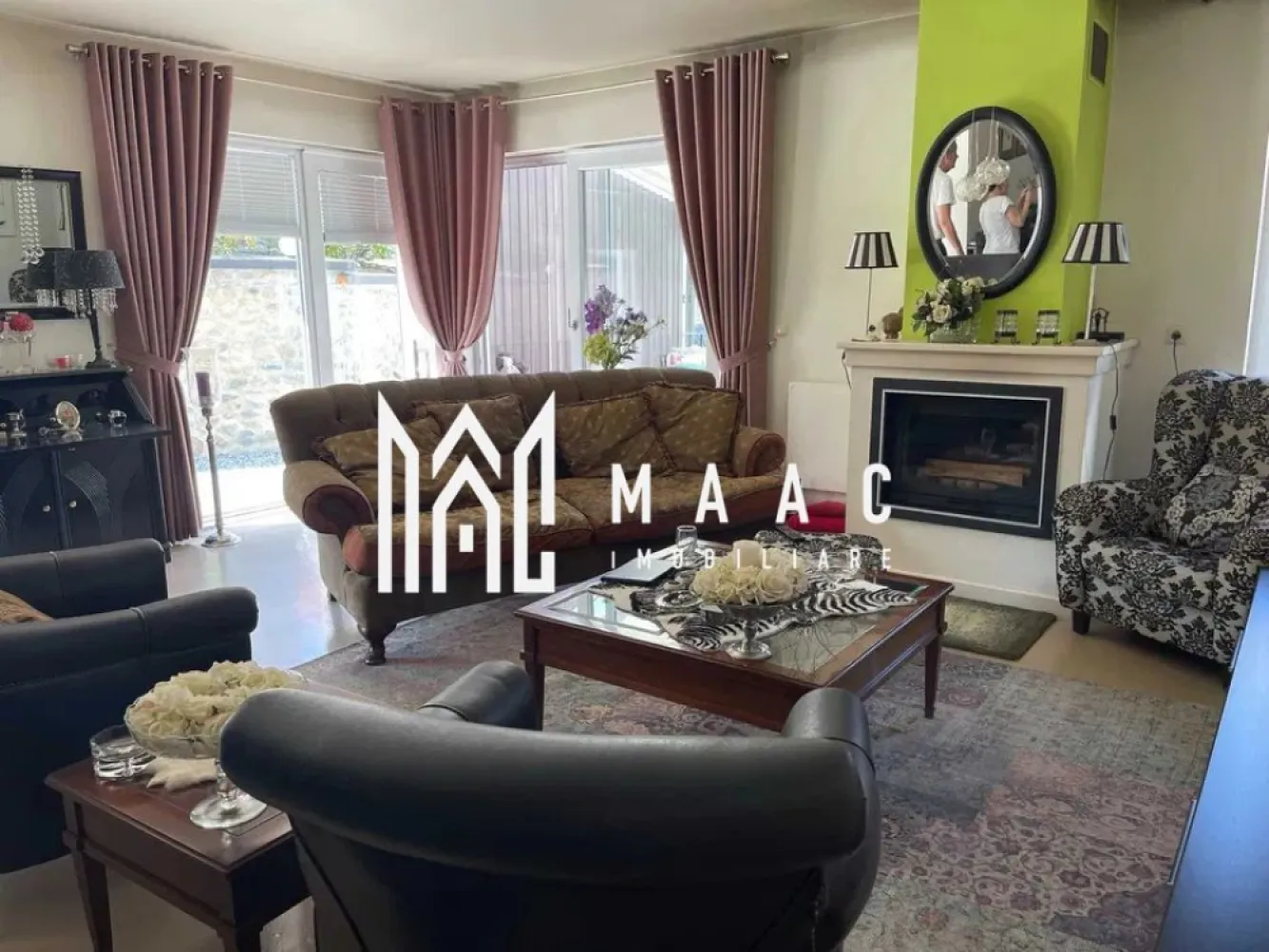 2 Case | 9 Camere | Teren 1180 | Porumbacu de sus - MAAC Imobiliare vă prezintă o proprietate ideală pentru locuire multifamilială sau investiție premium. Situată pe un teren generos de 1.180 mp, această proprietate deosebită se remarcă prin două case moderne, complet mobilate și utilate, finisaje de calitate și un ambient atent amenajat, oferind confort, funcționalitate și intimitate. Casa 1 – eficiență și intimitate Suprafață utilă: 110 mp 2 camere spațioase Living primitor Bucătărie modernă, complet utilată 2 băi 2 dressing-uri generoase Terasă închisă – ideală pentru relaxare Pivniță pentru depozitare Casa 2 – spațiu, lumină și eleganță Suprafață utilă: 200 mp 3 dormitoare Living amplu și luminos Bucătărie complet echipată 4 băi Terasă elegantă pentru momente de relaxare în aer liber Anexe și facilități suplimentare Magazie: 18 mp Terasă acoperită: 46 mp Spațiu acoperit pentru 2 autoturisme – 25 mp Cameră tehnică: 11 mp Curte și terase amenajate cu mobilier exterior Zonă de barbecue, perfectă pentru activități recreative Dotări și utilități Curent trifazic Apă, canalizare Internet și TV Două căi de acces: acces pietonal acces auto cu poartă electrică Această proprietate este alegerea ideală pentru familii numeroase, locuire combinată cu investiție sau pentru cei care caută un stil de viață modern, într-un cadru bine organizat și elegant. Pentru mai multe informații, vă rugăm să menționați că ați văzut anunțul cu ID: CP2209718 }}