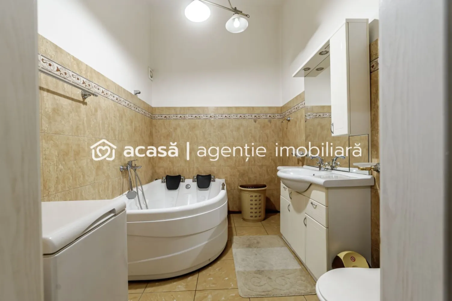 Apartament 2 camere - Etaj 1 - Palatul Neumann, Arad - COMISION 0 - ✨ Raritate pe piață! Apartament cu 2 camere în Palatul Neumann – clădire emblematică din centrul Aradului (cea cu McDonald’s 🍔).
📍 Locație ultracentrală | ⬆️ etaj 1/2

🏡 60 mp utili, mobilat & utilat
🔥 Centrală termică pe gaz
🌆 Vedere din dormitor spre strada Horia
🚗 Parcare liberă în curtea comună
⬆️ Posibilitate de etajare interioară datorită înălțimii generoase
✅ Ideal pentru investiție – chirii pe termen lung, regim hotelier sau birou premium

📞 Daniel Hord – 0755 274 519 - Consultant imobiliar.
📅 Sună acum și programează o vizionare!

Nu dispui de toată suma? Te ajutăm noi gratuit! Îți obținem oferte de la 16 bănci
Ai o proprietate de vânzare în Arad și vrei să știi cât valorează cu adevărat?
Sună-mă pentru o evaluare GRATUITĂ!