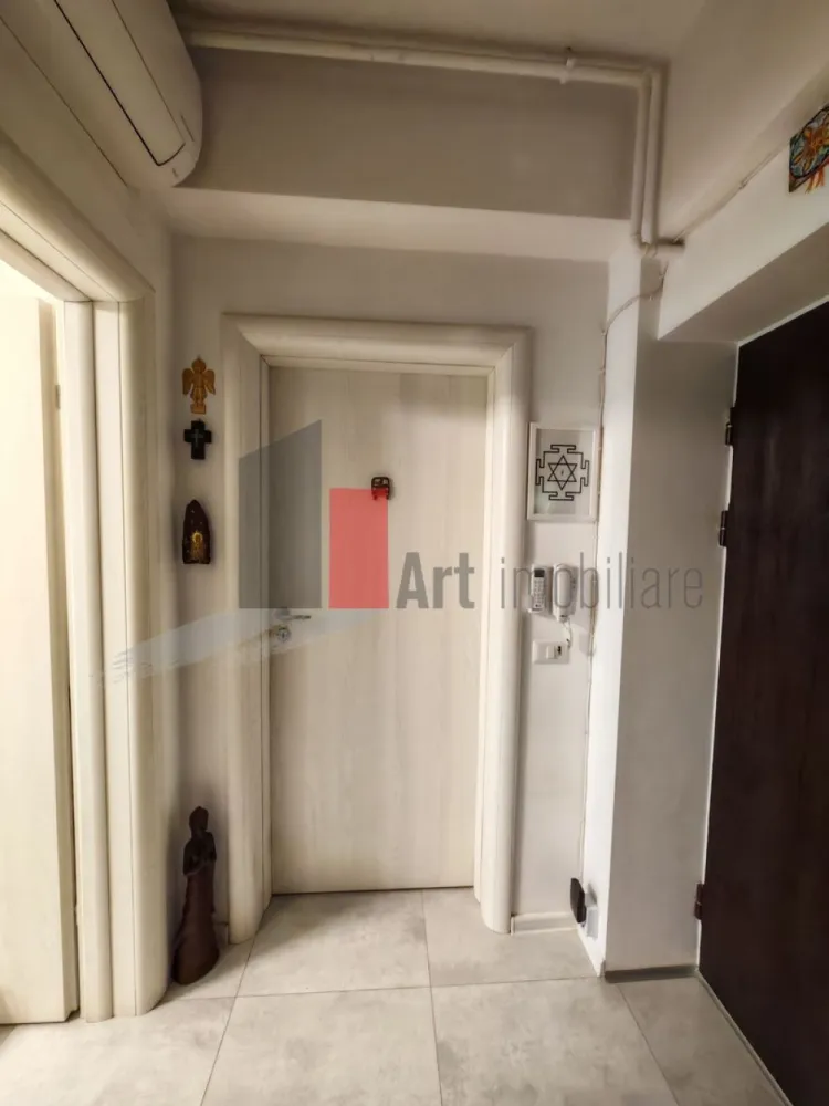 Apartament cu 2 camere de vanzare -Pacii-cu centrala
