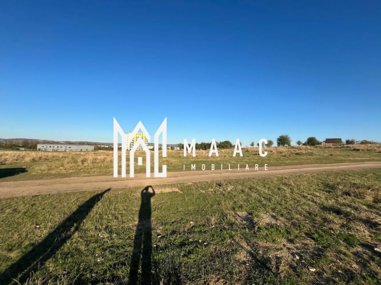 Teren 3000 mp | Intravilan | Zona Turnisor-Magnolia - Maac Imobiliare va propune spre vanzare un teren intravilan in suprafata de 3000 mp, in zona Turnisor-Magnolia. Deschidere la doua drumuri (26,50 ml pe strada prelungirea Ogorului, respectiv 22,50 ml la strada secundara; lungimea -140 ml) In noul PUG, terenul permite constructia imobilelor cu regim de înălțime P + 3E + ER (zonă de blocuri zona M2) . Rețea de apă, în fața terenului; canal pluvial - la 185 m de colțul terenului; post transformare curent- la 160 m pe drumul secundar din spate . Pentru mai multe detalii va rog sa specificati telefonic ca ati vazut anuntul cu ID:CP2202641 }}