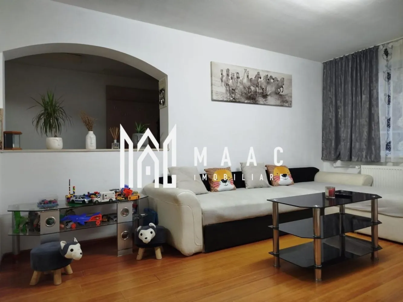 Casa Individuala | 4 Camere | 147 Mp | Curte de 100 Mp - MAAC Imobiliare vă propune spre vânzare o casă spațioasă și bine compartimentată, situată la intrarea în Șura Mare, ideală pentru o familie care își dorește un stil de viață confortabil, modern și liniștit, cu acces rapid către oraș. Caracteristici principale: Suprafață utilă: 147 mp Curte: 100 mp, ideală pentru relaxare, grădinărit sau timp petrecut în aer liber Locuri de parcare: 2 locuri de parcare situate în fața casei Garaj: inclus, cu acces direct din interiorul locuinței Compartimentare – Parter: Living open space cu bucătăria, spațios și luminos Ieșire directă în curte din bucătărie, ideală pentru mese în aer liber Baie de serviciu Hol de acces Acces interior către garaj Compartimentare – Etaj: 3 dormitoare luminoase Baie principală, modernă Balcon Hol de distribuție Detalii suplimentare: Pod spațios, cu posibilitate de mansardare Localizare excelentă, la intrarea în Șura Mare, într-o zonă rezidențială liniștită, cu acces rapid către Sibiu Această proprietate reprezintă o alegere ideală pentru cei care caută spațiu, funcționalitate și confort, într-o zonă bine conectată. Pentru mai multe informatii specificati ca ati vazut anuntul cu ID: CP2198596 }}