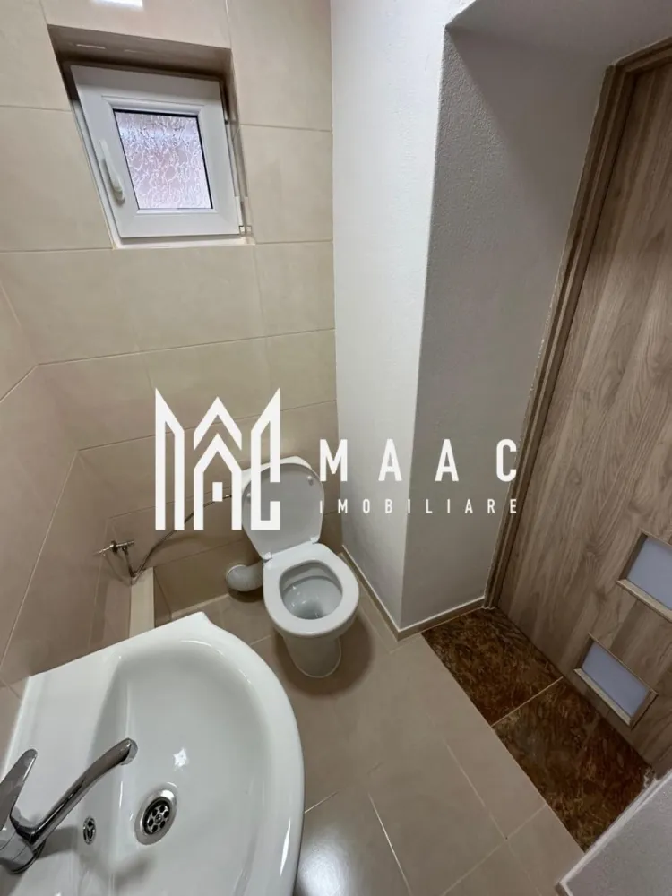 Spatiu comercial | Renovat | Zona centrala - Slimnic - MAAC Imobiliare ofera spre inchiriere spatiu comercial amplasat in zona centrala din Slimnic. Incaperea se afla la parterul unei case, cu centrala proprie si panouri solare; are suprafata utila de 30mp si a fost de curand renovata. Aferente- 9 locuri de parcare. Disponibilitate imediata. Se percepe o chirie in avans si garantie in cuantumul unei chirii lunare. Pentru mai multe detalii va rugam specificati: CP2197936 }}