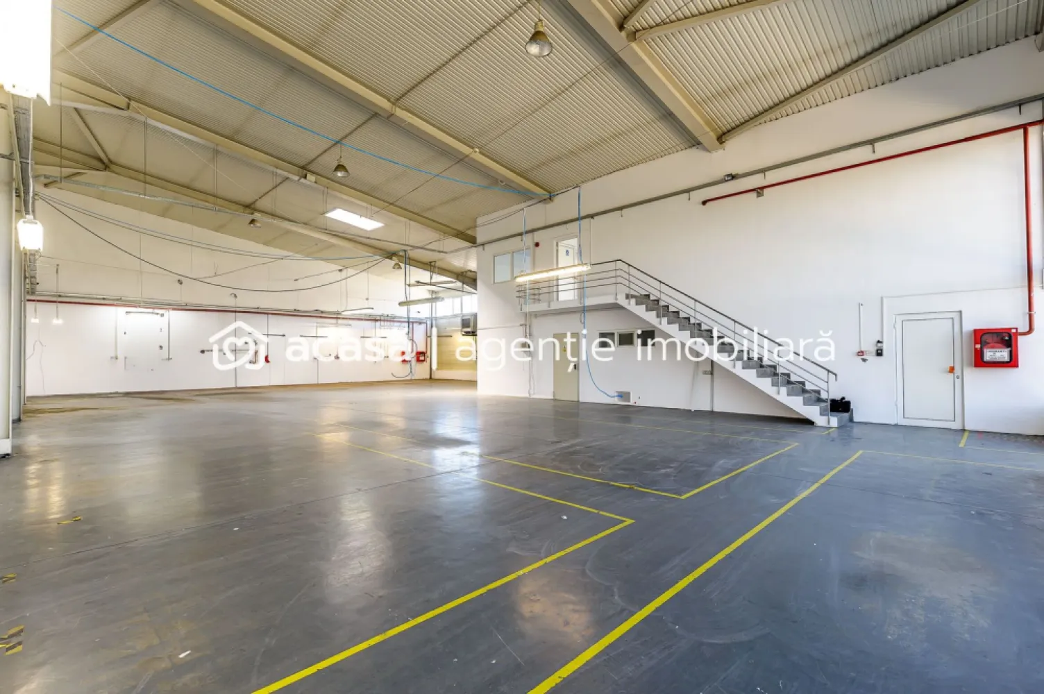 Hală industrială de vânzare 3495 mp zona Arad - Spațiu industrial de vânzare în Arad - Ideal pentru Antreprenori și pentru Investitori.

Hala se poate achiziționa închiriată 100% sau parțial. 
În varianta în care se dorește achiziționarea halei cu chiriași venitul anual garantat din chirii este de 108.000 eur.

Poziționare proprietarte:
Arad Zona Grădiște, la ieșirea către Oradea

Caracteristici Principale:
Construită în 2008
Suprafață construită la sol 2.790 mp
Suprafață construită desfășurată 3.495 mp
Suprafață teren 5.994 mp
Înălțime variabilă între 5,7 m și 8,3 m
Construcție metalică robustă

Facilități Premium:
Porți secționale drive-in 4 buc
Electricitate monofazică și trifazică
Utilități apă, canalizare, gaz
Încălzire cu generatoare de aer cald
Sisteme de siguranță cu hidranți interiori si exteriori, alarmă, detectare incendii, evacuare fum și gaze fierbinți, iluminat de siguranță și supraveghere video

Preț: 1.650.000 Euro + TVA 21%

📞 0721356746 FLORIN MOȘ

Cu o vastă experiență în domeniu, vă vom ghida prin fiecare etapă a procesului de tranzacționare, asigurându-ne că tranzacția se desfășoară fără probleme.
Investește Inteligent în viitorul afacerii tale!