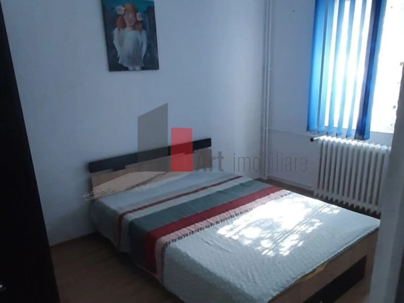 Vânzare apartament 2 camere Bd. Brâncoveanu - Lamotești - Vă prezint spre vânzare un apartament de 2 camere, semidecomandat. 
Situat la parter înalt/4, aproape de Bd. Brâncoveanu, este pretabil atât ca spațiu de locuit, cât și pentru cabinet. Este ideal pentru persoanele în vârstă, sau care nu mai pot urca scările. În fața apartamentului este spațiu verde, amenajat.
Geamurile sunt din termopan, iar ușa de la intrare este metalică. Baia are aerisire proprie, prin geam. Bucătăria a fost extinsă, prin includerea logiei, iar modificarea apare în cadastru.
Apartamentul necesită investiții.

Imobilul nu este izolat și nu este încadrat în nici o clasă de risc sau de urgență.
Se acceptă credit.
Toate actele sunt pregătite.

În zonă sunt Grădinița Floarea Albastră, Școala 99, Ștrandul Summer Park. Locația este la aproximativ 20 minute de mers cu mijloacele de transport de stația de metrou Constantin Brâncoveanu. În apropiere sunt numeroase magazine, Lidl, Kaufland, Grand Arena.
STB: 116, 141, 216.

Pentru mai multe detalii și programarea unei vizionări, vă stau cu drag la dispoziție!