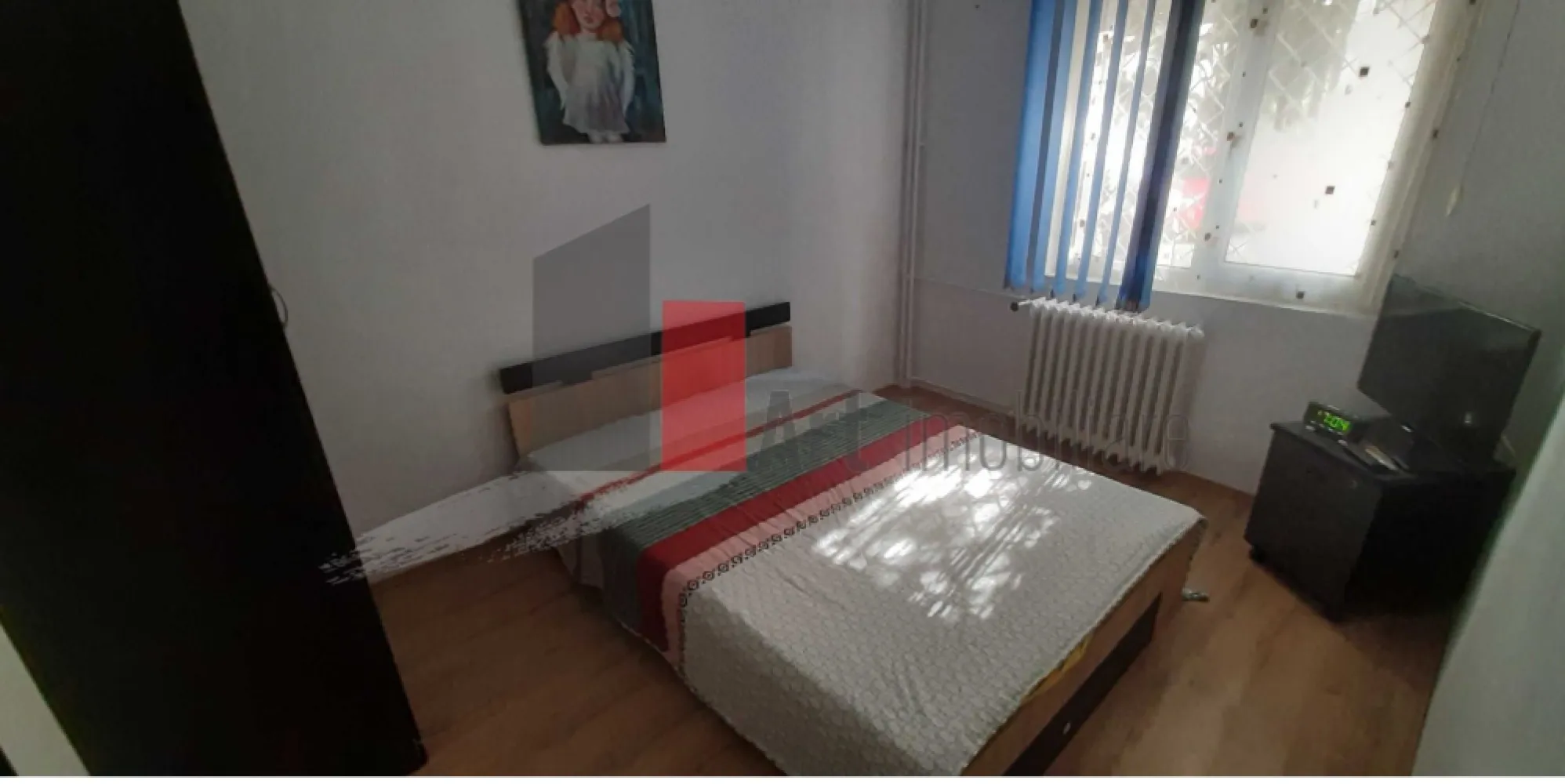 Vânzare apartament 2 camere Bd. Brâncoveanu - Lamotești - Vă prezint spre vânzare un apartament de 2 camere, semidecomandat. 
Situat la parter înalt/4, aproape de Bd. Brâncoveanu, este pretabil atât ca spațiu de locuit, cât și pentru cabinet. Este ideal pentru persoanele în vârstă, sau care nu mai pot urca scările. În fața apartamentului este spațiu verde, amenajat.
Geamurile sunt din termopan, iar ușa de la intrare este metalică. Baia are aerisire proprie, prin geam. Bucătăria a fost extinsă, prin includerea logiei, iar modificarea apare în cadastru.
Apartamentul necesită investiții.

Imobilul nu este izolat și nu este încadrat în nici o clasă de risc sau de urgență.
Se acceptă credit.
Toate actele sunt pregătite.

În zonă sunt Grădinița Floarea Albastră, Școala 99, Ștrandul Summer Park. Locația este la aproximativ 20 minute de mers cu mijloacele de transport de stația de metrou Constantin Brâncoveanu. În apropiere sunt numeroase magazine, Lidl, Kaufland, Grand Arena.
STB: 116, 141, 216.

Pentru mai multe detalii și programarea unei vizionări, vă stau cu drag la dispoziție!