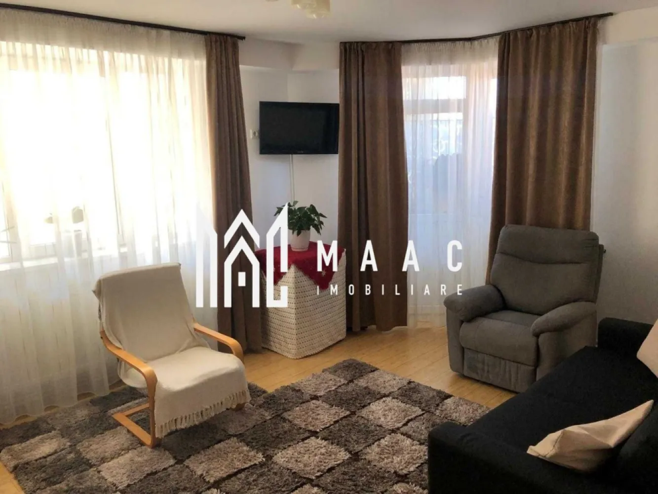 Apartament 3 camere | Etaj 1 | 64 mpu | Turnisor - MAAC Imobiliare vă propune spre vânzare un apartament decomandat cu 3 camere, situat în cartierul Turnișor, pe strada Calea Turnișorului, Sibiu. Detalii proprietate: Suprafață utilă: 64 mp Compartimentare: Living: 18,54 mp Dormitor 1: 11,28 mp Dormitor 2: 10,90 mp Bucătărie: 10,23 mp Hol: 10,23 mp Baie: 4,58 mp Dressing: 1,80 mp Cămară: 1 mp Balcon: Aproximativ 3-3,2 mp Etaj: 1 din 3 An construcție: 2006 Dotări și facilități: Încălzire: Sistem de încălzire cu calorifere și centrală pe gaz Instalație electrică: Cupru Internet: Prin fibră optică Mobilă de bucătărie: Făcută la comandă, cu o vechime de maximum 2 ani Izolație suplimentară: Dormitoarele și livingul au izolație cu polistiren extrudat sub parchet Posibilitate parcare: Apartamentul nu are loc de parcare inclus, dar există posibilitatea de a închiria unul de la un vecin Stare și utilități: Apartamentul se vinde parțial mobilat și utilat, cu posibilitatea de a fi vândut complet mobilat și utilat, la cerere. Pentru mai multe detalii precizati telefonic ca ati vazut anuntul cu ID: CP2161664 }}