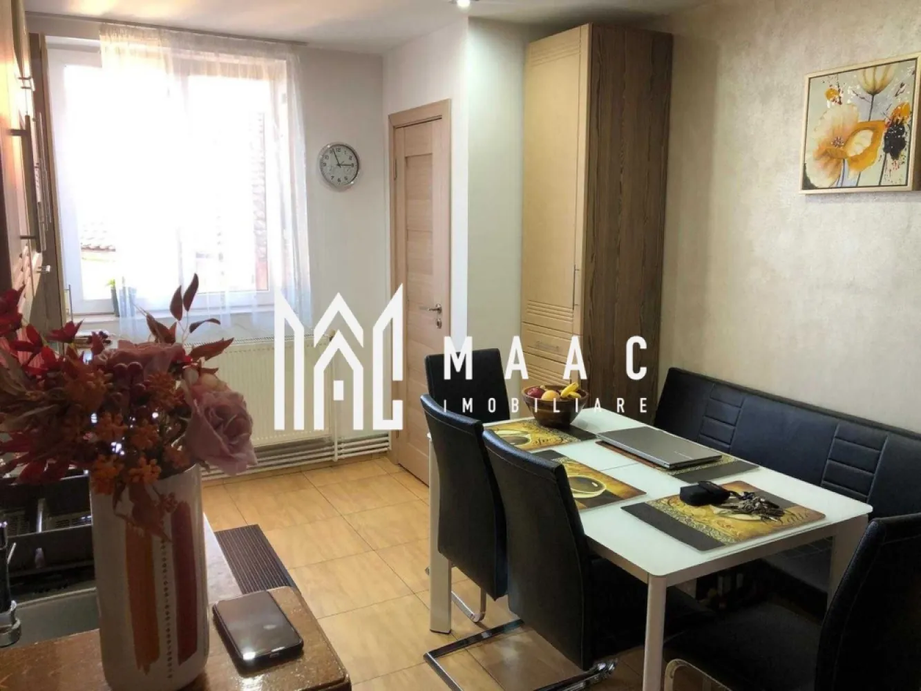 Apartament 3 camere | Etaj 1 | 64 mpu | Turnisor - MAAC Imobiliare vă propune spre vânzare un apartament decomandat cu 3 camere, situat în cartierul Turnișor, pe strada Calea Turnișorului, Sibiu. Detalii proprietate: Suprafață utilă: 64 mp Compartimentare: Living: 18,54 mp Dormitor 1: 11,28 mp Dormitor 2: 10,90 mp Bucătărie: 10,23 mp Hol: 10,23 mp Baie: 4,58 mp Dressing: 1,80 mp Cămară: 1 mp Balcon: Aproximativ 3-3,2 mp Etaj: 1 din 3 An construcție: 2006 Dotări și facilități: Încălzire: Sistem de încălzire cu calorifere și centrală pe gaz Instalație electrică: Cupru Internet: Prin fibră optică Mobilă de bucătărie: Făcută la comandă, cu o vechime de maximum 2 ani Izolație suplimentară: Dormitoarele și livingul au izolație cu polistiren extrudat sub parchet Posibilitate parcare: Apartamentul nu are loc de parcare inclus, dar există posibilitatea de a închiria unul de la un vecin Stare și utilități: Apartamentul se vinde parțial mobilat și utilat, cu posibilitatea de a fi vândut complet mobilat și utilat, la cerere. Pentru mai multe detalii precizati telefonic ca ati vazut anuntul cu ID: CP2161664 }}