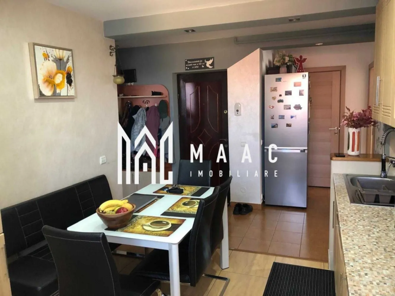 Apartament 3 camere | Etaj 1 | 64 mpu | Turnisor - MAAC Imobiliare vă propune spre vânzare un apartament decomandat cu 3 camere, situat în cartierul Turnișor, pe strada Calea Turnișorului, Sibiu. Detalii proprietate: Suprafață utilă: 64 mp Compartimentare: Living: 18,54 mp Dormitor 1: 11,28 mp Dormitor 2: 10,90 mp Bucătărie: 10,23 mp Hol: 10,23 mp Baie: 4,58 mp Dressing: 1,80 mp Cămară: 1 mp Balcon: Aproximativ 3-3,2 mp Etaj: 1 din 3 An construcție: 2006 Dotări și facilități: Încălzire: Sistem de încălzire cu calorifere și centrală pe gaz Instalație electrică: Cupru Internet: Prin fibră optică Mobilă de bucătărie: Făcută la comandă, cu o vechime de maximum 2 ani Izolație suplimentară: Dormitoarele și livingul au izolație cu polistiren extrudat sub parchet Posibilitate parcare: Apartamentul nu are loc de parcare inclus, dar există posibilitatea de a închiria unul de la un vecin Stare și utilități: Apartamentul se vinde parțial mobilat și utilat, cu posibilitatea de a fi vândut complet mobilat și utilat, la cerere. Pentru mai multe detalii precizati telefonic ca ati vazut anuntul cu ID: CP2161664 }}