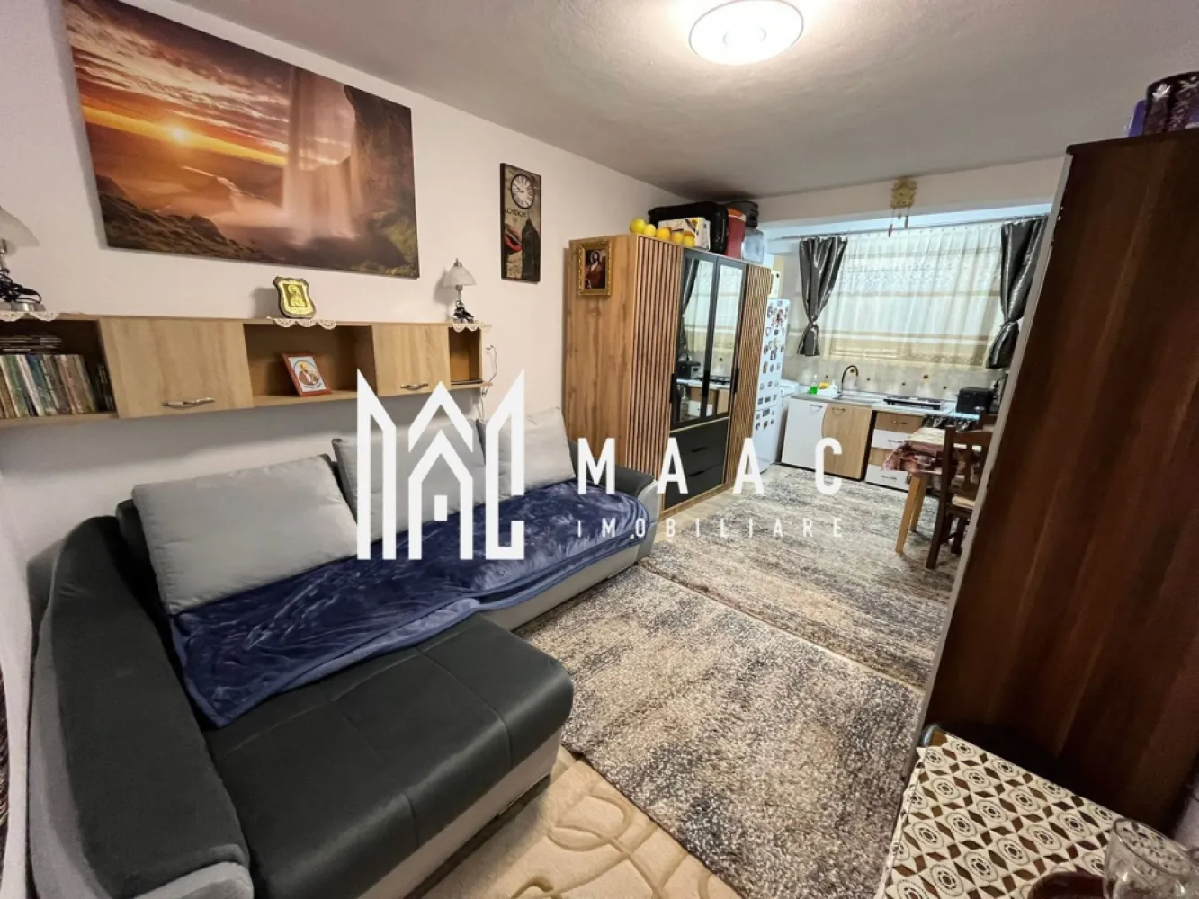 Garsoniera | Demisol | 26,33 MP | Zona Hipodrom 3 - MAAC Imobiliare vă propune spre vânzare o garsonieră situată într-o zonă liniștită și accesibilă - Hipodrom 3, lângă magazinul Supeco. Această proprietate este ideală pentru cei care caută confort și accesibilitate. Caracteristici Principale Suprafață Totală Utilă: 26,33 mp Localizare: Hipodrom 3, lângă magazinul Supeco Tipul Proprietății: Garsonieră Încălzire: Electrică (fără gaz) Avantaje și Beneficii: Localizare Excelentă: Aproape de mijloacele de transport în comun, facilități comerciale (magazinul Supeco), școli și zone verzi. Nu necesită investiții suplimentare: Se vinde la cheie, gata pentru mutare. Confort și Funcționalitate: Spațiul este bine compartimentat și optimizat pentru a oferi maximum de confort. Încălzire Electrică: Sistem de încălzire modern și eficient, eliminând necesitatea gazului. Siguranță și Liniște: Zona este recunoscută pentru siguranța sa și atmosfera liniștită, ideală pentru locuit. Pentru mai multe detalii precizati telefonic ca ati vazut anuntul cu ID: CP2124184 }}