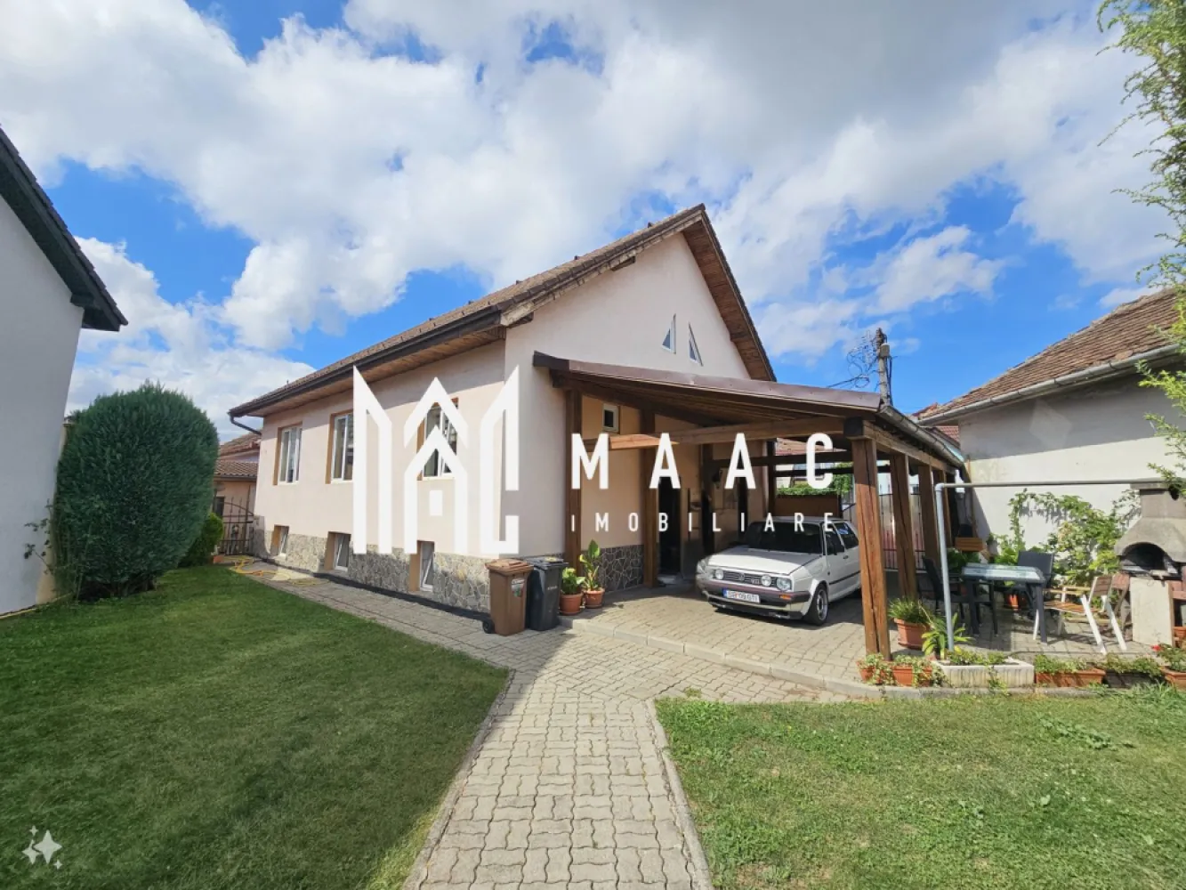 Casa individuala | 349 mp teren | Garaj | Zona Lazaret - Vă prezentăm o oportunitate unică de a achiziționa o casă individuală situată în zona Lazaret, una dintre cele mai apreciate și liniștite zone rezidențiale din Sibiu. Această proprietate se remarcă printr-un teren generos de 349 mp, având o curte liberă de 150 mp, care oferă posibilitatea parcării a două autovehicule – unul în garaj și cel de-al doilea sub carport. Detalii principale: Suprafață totală teren: 349 mp Curte liberă: 150 mp 4 camere spațioase Compartimentare decomandată An construcție: 1978 Regim de înălțime: D+P+Pod Sistem de încălzire: centrală proprie și calorifere Proprietatea este amplasată într-o zonă exclusivistă de case, cu acces facil la străzi asfaltate, iluminat public și stații de transport în comun, oferindu-vă confortul și liniștea unui cartier de top. Compartimentare funcțională și practică: Demisol: O bucătărie spațioasă cu loc de luat masa, un grup sanitar de serviciu, pivniță, cameră tehnică și un spațiu suplimentar de depozitare. Parter: Un hol generos din care se accesează complet decomandat cele 4 camere și o baie modernă. Pod: Spațiu ideal pentru depozitare. Construită din beton și cărămidă, casa oferă stabilitate și durabilitate. A fost renovată ultima dată în 2017, beneficiind de finisaje moderne: Ușa de intrare din metal Uși interioare din lemn Ferestre din PVC cu geam termopan Pardoseli din parchet și gresie Pereți finisati cu vopsea lavabilă Proprietatea se vinde nemobilată, cu excepția mobilierului din bucătărie, oferind astfel noilor proprietari libertatea de a-și amenaja casa după propriul gust. Pentru mai multe detalii sau pentru a programa o vizionare, vă rugăm să ne contactați in legatura cu anuntul cu ID: CP2118150. }}