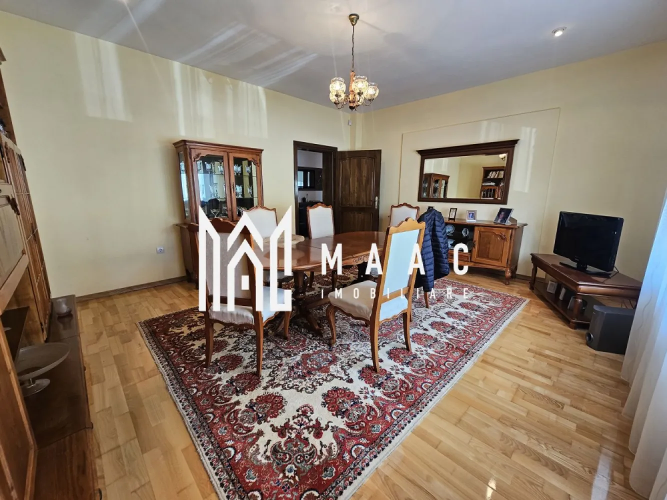 Casa individuala | 349 mp teren | Garaj | Zona Lazaret - Vă prezentăm o oportunitate unică de a achiziționa o casă individuală situată în zona Lazaret, una dintre cele mai apreciate și liniștite zone rezidențiale din Sibiu. Această proprietate se remarcă printr-un teren generos de 349 mp, având o curte liberă de 150 mp, care oferă posibilitatea parcării a două autovehicule – unul în garaj și cel de-al doilea sub carport. Detalii principale: Suprafață totală teren: 349 mp Curte liberă: 150 mp 4 camere spațioase Compartimentare decomandată An construcție: 1978 Regim de înălțime: D+P+Pod Sistem de încălzire: centrală proprie și calorifere Proprietatea este amplasată într-o zonă exclusivistă de case, cu acces facil la străzi asfaltate, iluminat public și stații de transport în comun, oferindu-vă confortul și liniștea unui cartier de top. Compartimentare funcțională și practică: Demisol: O bucătărie spațioasă cu loc de luat masa, un grup sanitar de serviciu, pivniță, cameră tehnică și un spațiu suplimentar de depozitare. Parter: Un hol generos din care se accesează complet decomandat cele 4 camere și o baie modernă. Pod: Spațiu ideal pentru depozitare. Construită din beton și cărămidă, casa oferă stabilitate și durabilitate. A fost renovată ultima dată în 2017, beneficiind de finisaje moderne: Ușa de intrare din metal Uși interioare din lemn Ferestre din PVC cu geam termopan Pardoseli din parchet și gresie Pereți finisati cu vopsea lavabilă Proprietatea se vinde nemobilată, cu excepția mobilierului din bucătărie, oferind astfel noilor proprietari libertatea de a-și amenaja casa după propriul gust. Pentru mai multe detalii sau pentru a programa o vizionare, vă rugăm să ne contactați in legatura cu anuntul cu ID: CP2118150. }}