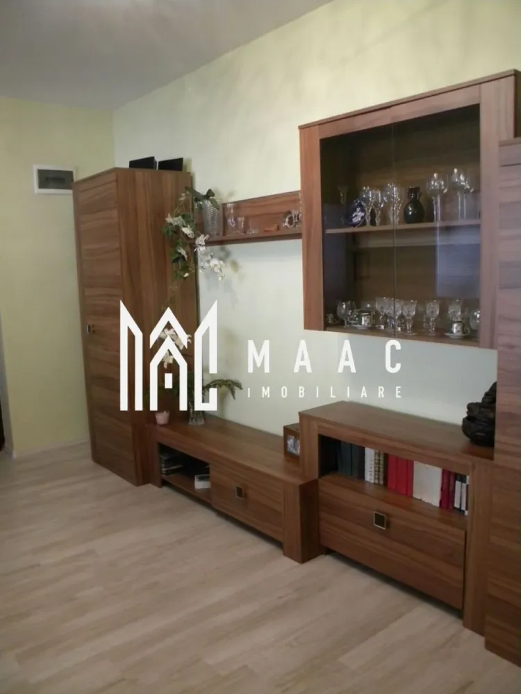 Apartament 4 camere I Decomandat I Loc parcare I Turnisor - Va propunem spre vanzare un apartament de 4 camere decomandat situat la etajul 4/4 al unui imobil din zona Frunzei- Turnisor. Locuinta cuprinde: living, 3 dormitoare,bucatarie, baie, 2 balcoane. Aferent: loc de parcare. Disponibil imediat. Zona in plina dezvoltare cu acces rapid la mijloace de transport in comun, centre comerciale de invatamant. Pentru mai multe detalii precizati telefonic ca ati vizionat anuntul cu ID: CP2104507 }}