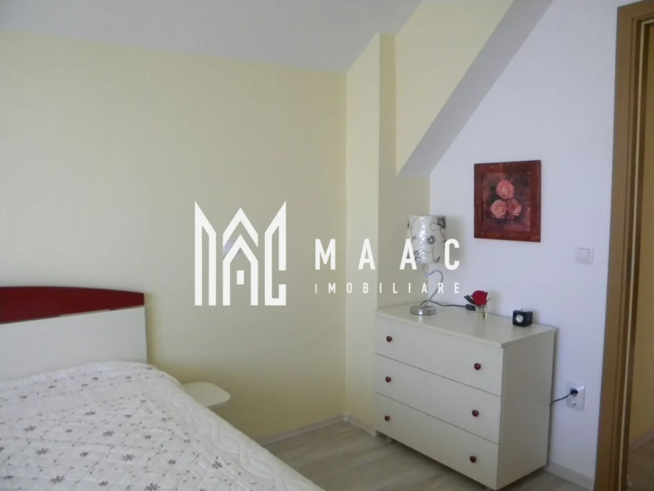 Apartament 4 camere I Decomandat I Loc parcare I Turnisor - Va propunem spre vanzare un apartament de 4 camere decomandat situat la etajul 4/4 al unui imobil din zona Frunzei- Turnisor. Locuinta cuprinde: living, 3 dormitoare,bucatarie, baie, 2 balcoane. Aferent: loc de parcare. Disponibil imediat. Zona in plina dezvoltare cu acces rapid la mijloace de transport in comun, centre comerciale de invatamant. Pentru mai multe detalii precizati telefonic ca ati vizionat anuntul cu ID: CP2104507 }}