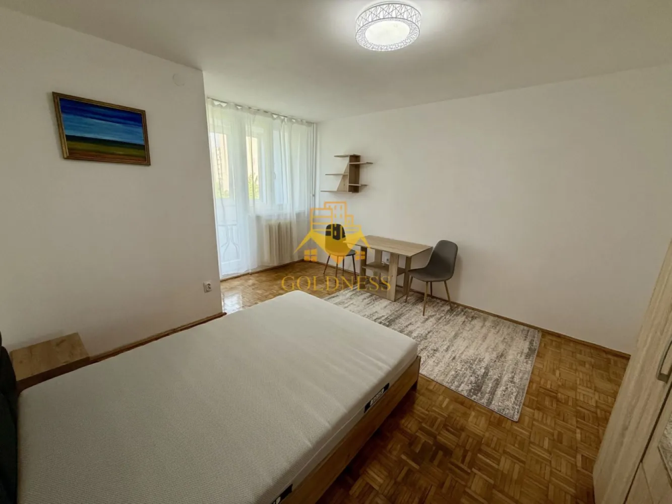 o camera, balcon, Gheorgheni, Detunata, Iulius Mall, FSEGA - GOLDNESS Imobiliare vă propune spre închiriere o garsoniera modernă, complet mobilată și utilată, la etajul 5 într-un imobil de 10 etaje, în Cartierul Gheorgheni, cu posibilitate de parcare în zona, la liber!

Se află în apropierea stațiilor de transport în comun, magazine, restaurante, spații verzi, farmacii, etc.

Garsoniera este compartimentata astfel:
- dormitor cu pat matrimonial, dressing, noptiere
- bucatarie decomandata complet utilată, și mobilată, cu loc de servit masa
- baie cu cada, calorifer port prosop și dulap pentru depozitare.
- balcon inchis de 3
Imobilul este dotat cu toate cele necesare-mașină de spălat haine, frigider, aragaz, etc.

Dacă sunteți interesați de acest apartament și doriți să îl vizionați, dar și pentru alte oferte nu ezitați să ne contactați telefonic sau prin e-mail. Vă stăm la dispoziție!

Pentru intermediere se percepe un comision de 50% din prețul chiriei!