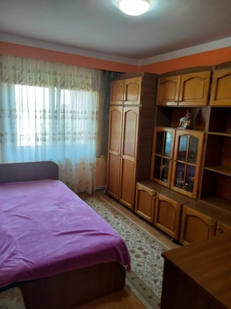 BRASADAS vinde apt. cu 2 camere la etajul 4 in Micro 17. - Agenția imobiliara BRASADAS vinde apartament cu 2 camere la etajul 4/4 in Micro 17.
Apartamentul este renovat si se vinde mobilat si utilat.
www.brasadas.com.