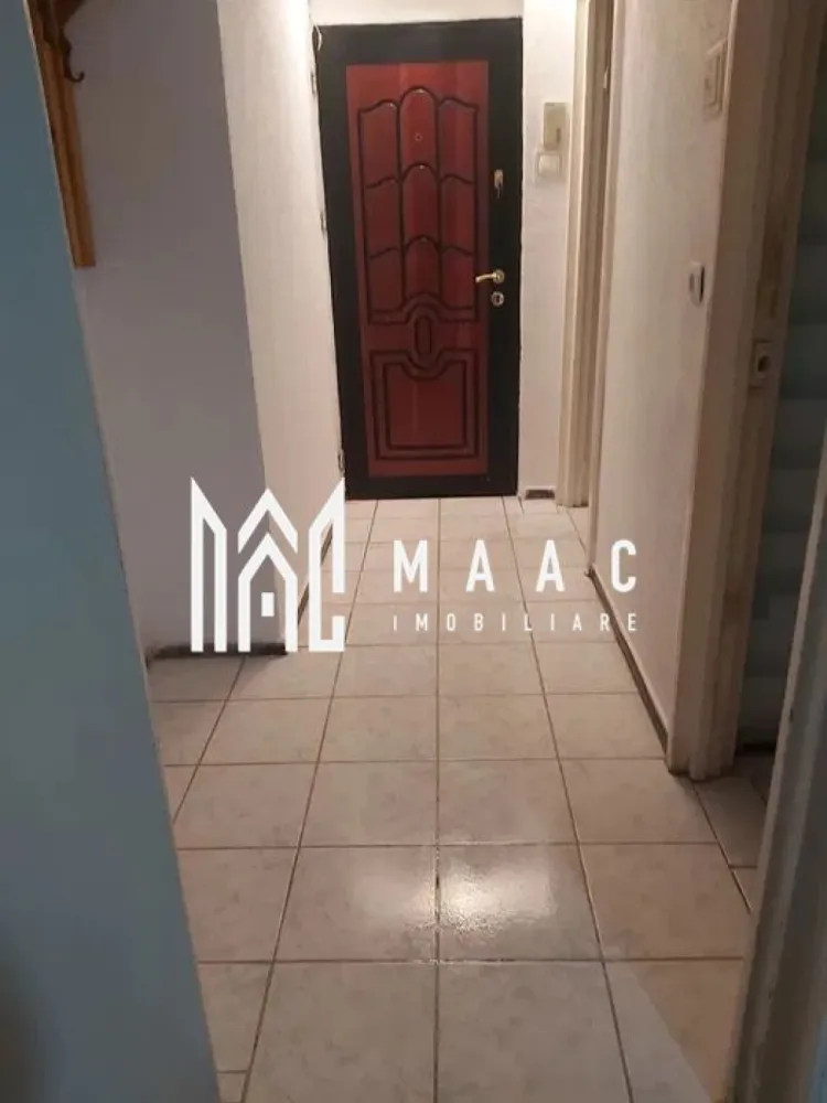 Apartement 2 camere I Balcon I Hipodrom 2 - MAAC Imobiliare vă propune spre vânzare un apartament confortabil de 2 camere, situat la etajul 4 al unui imobil cu 4 etaje, în Hipodrom 2, una dintre cele mai apreciate zone rezidențiale din Sibiu. Caracteristici principale: ✔ Compartimentare eficientă – hol generos, dormitor, living, bucătărie închisă, baie cu geam pentru aerisire naturală. ✔ Balcon închis, ideal pentru spațiu suplimentar sau zonă de relaxare ✔ Grădină proprie de 15 mp. ✔ Bloc izolat termic, asigurând confort și eficiență energetică ✔ Comunitate liniștită, perfectă pentru locuire pe termen lung Localizare și avantaje: 📍 Acces facil către centre comerciale, școli, grădinițe și alte facilități urbane 📍 Zonă bine conectată la mijloacele de transport în comun 📍 Ideal atât pentru locuire, cât și pentru investiție 📞 Pentru mai multe detalii și programarea unei vizionări, menționați telefonic ID-ul anunțului: CP2097441. }}