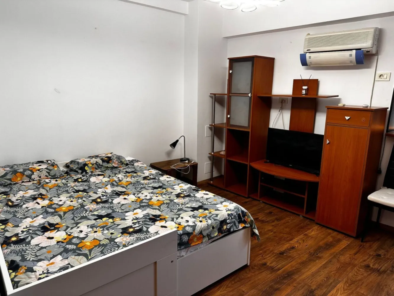 Titulescu Banu Manta garsoniera mobilata si utilata complet - K IMobiliare prezinta in zona Titulescu Banu Manta bloc stradal , reabilitat , etaj 10 , garsoniera mobilata si utilata complet .
